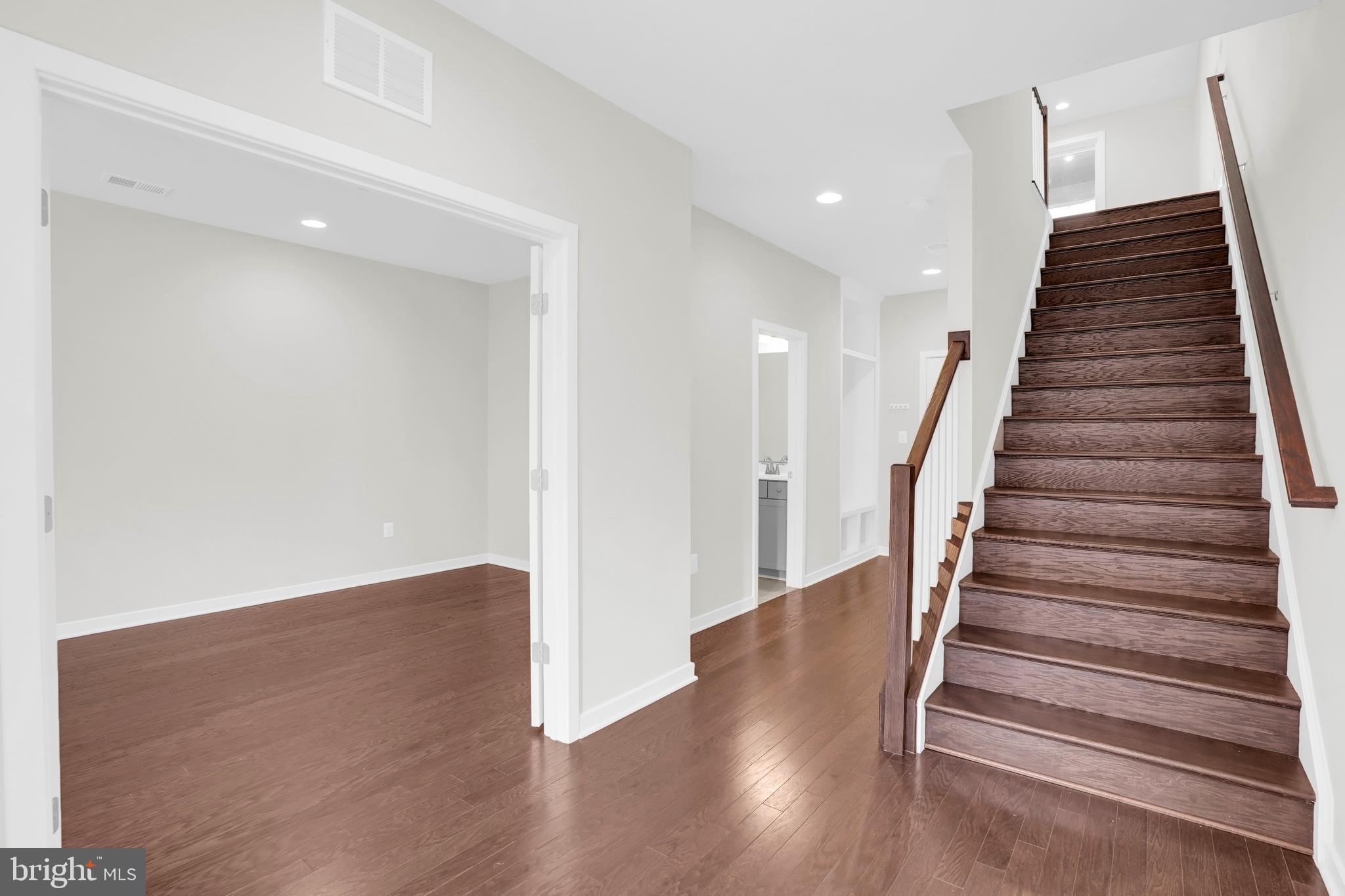 DOWNTOWN BRAMBLETON - Residential Lease