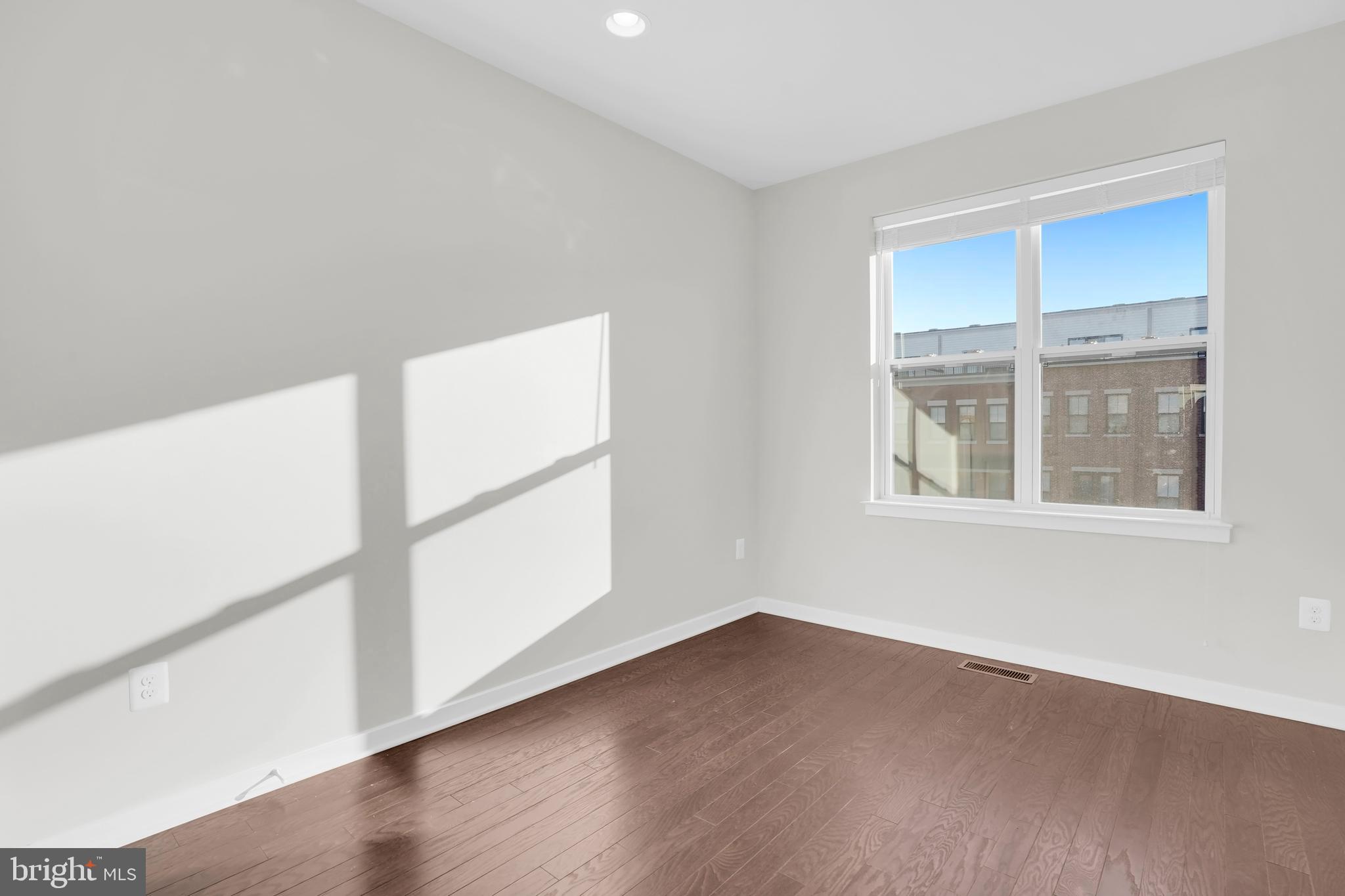 DOWNTOWN BRAMBLETON - Residential Lease