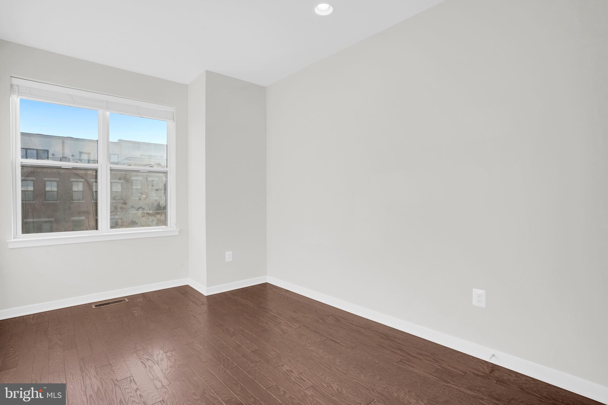 DOWNTOWN BRAMBLETON - Residential Lease