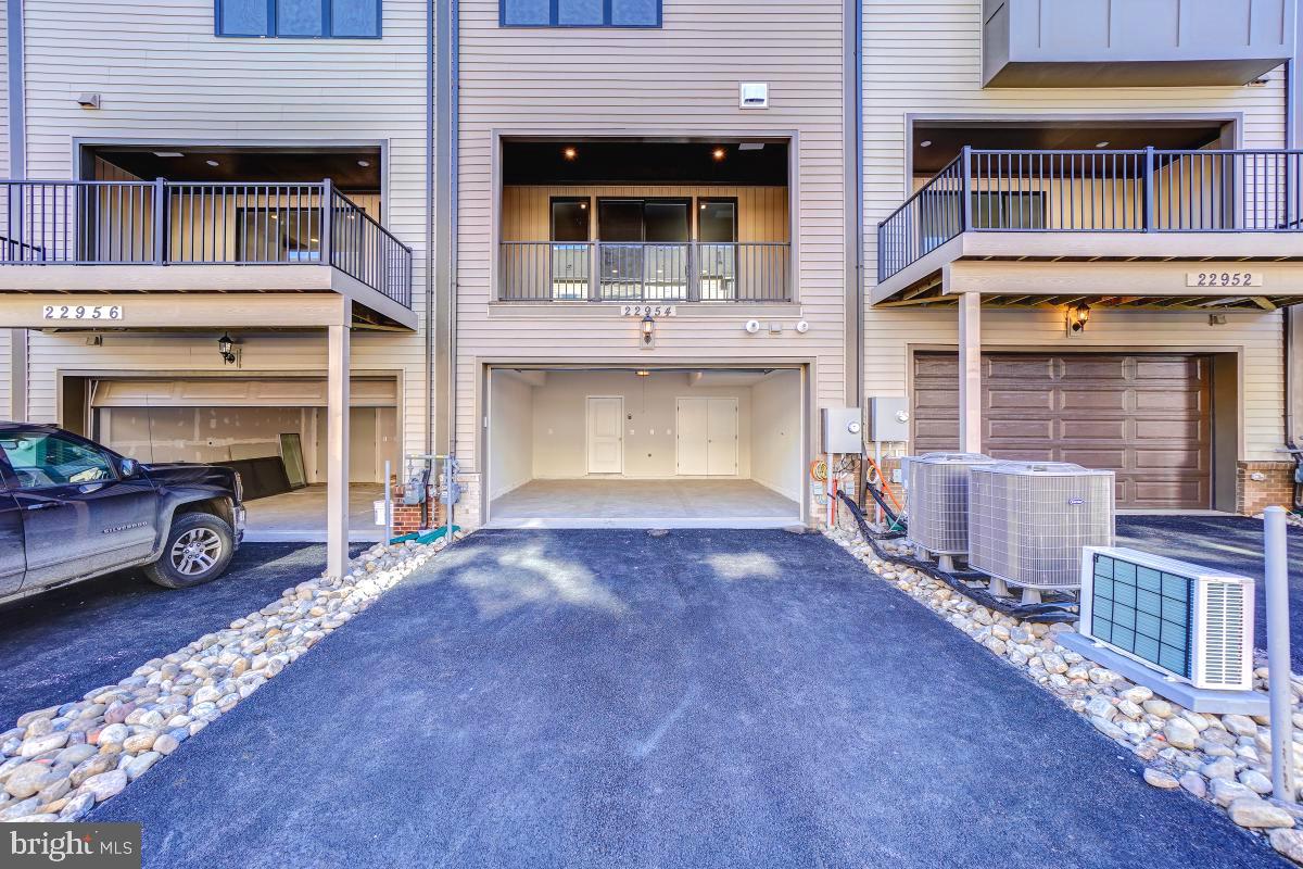 DOWNTOWN BRAMBLETON - Residential Lease