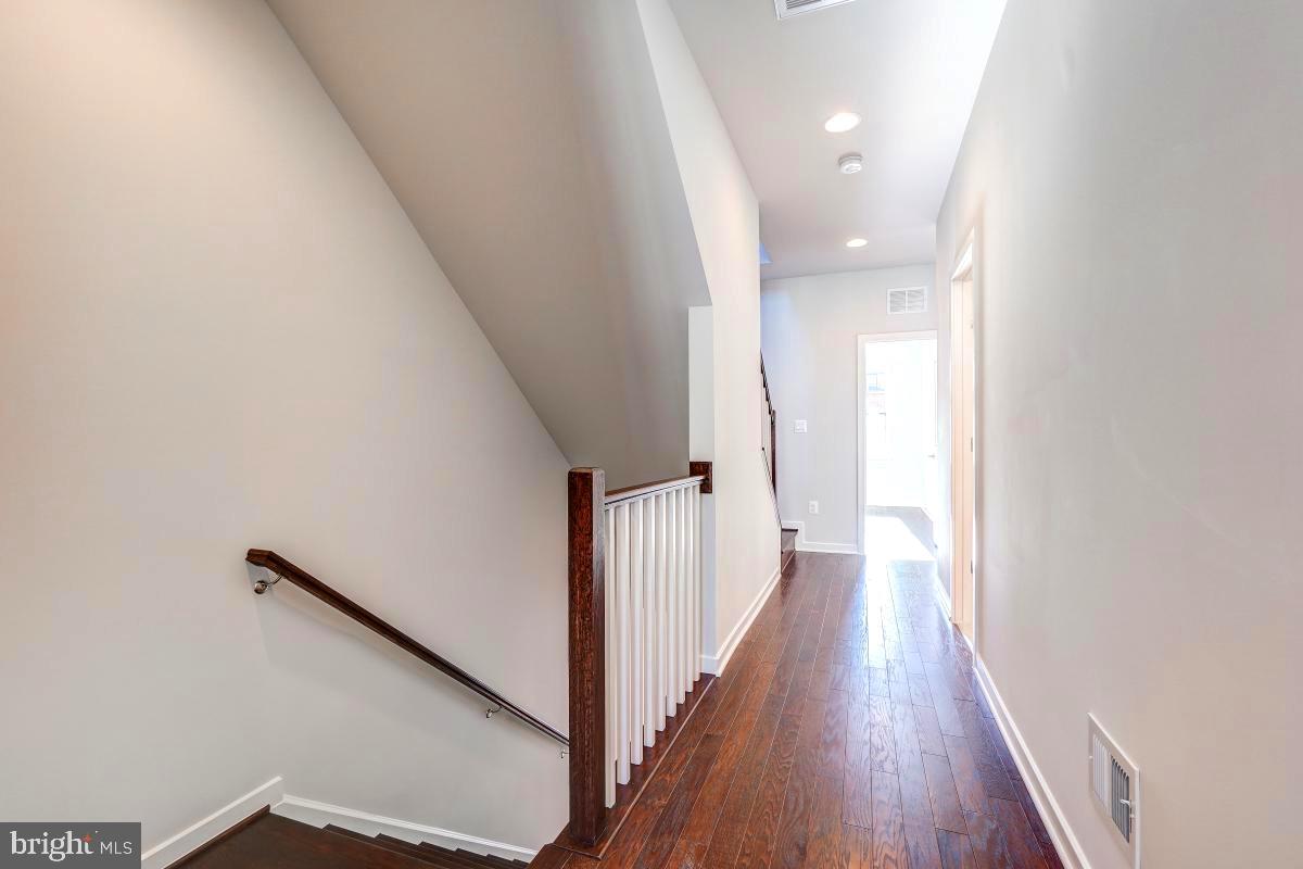 DOWNTOWN BRAMBLETON - Residential Lease