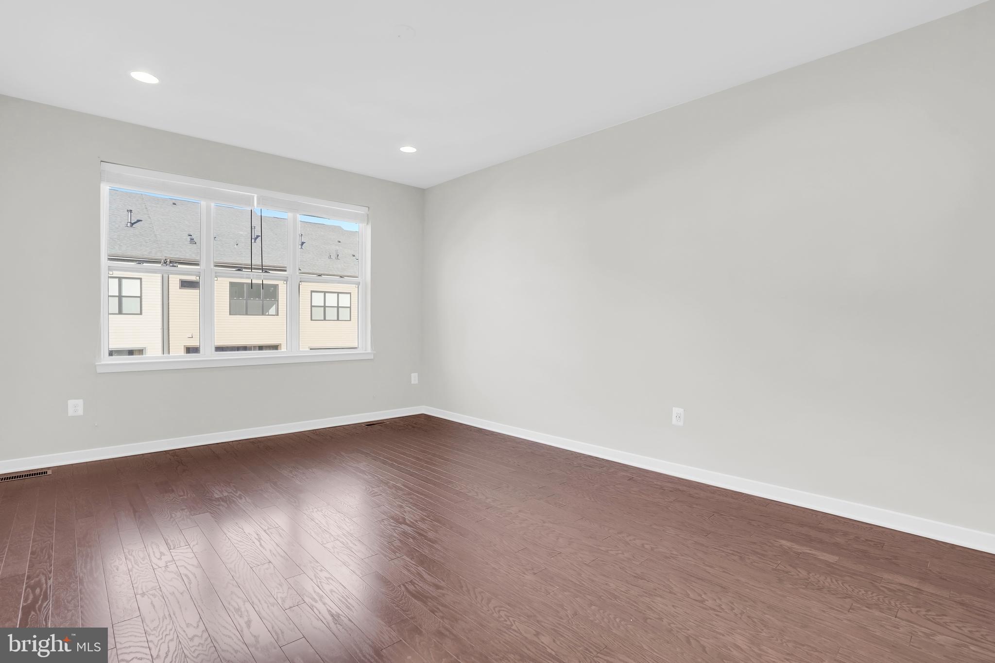 DOWNTOWN BRAMBLETON - Residential Lease