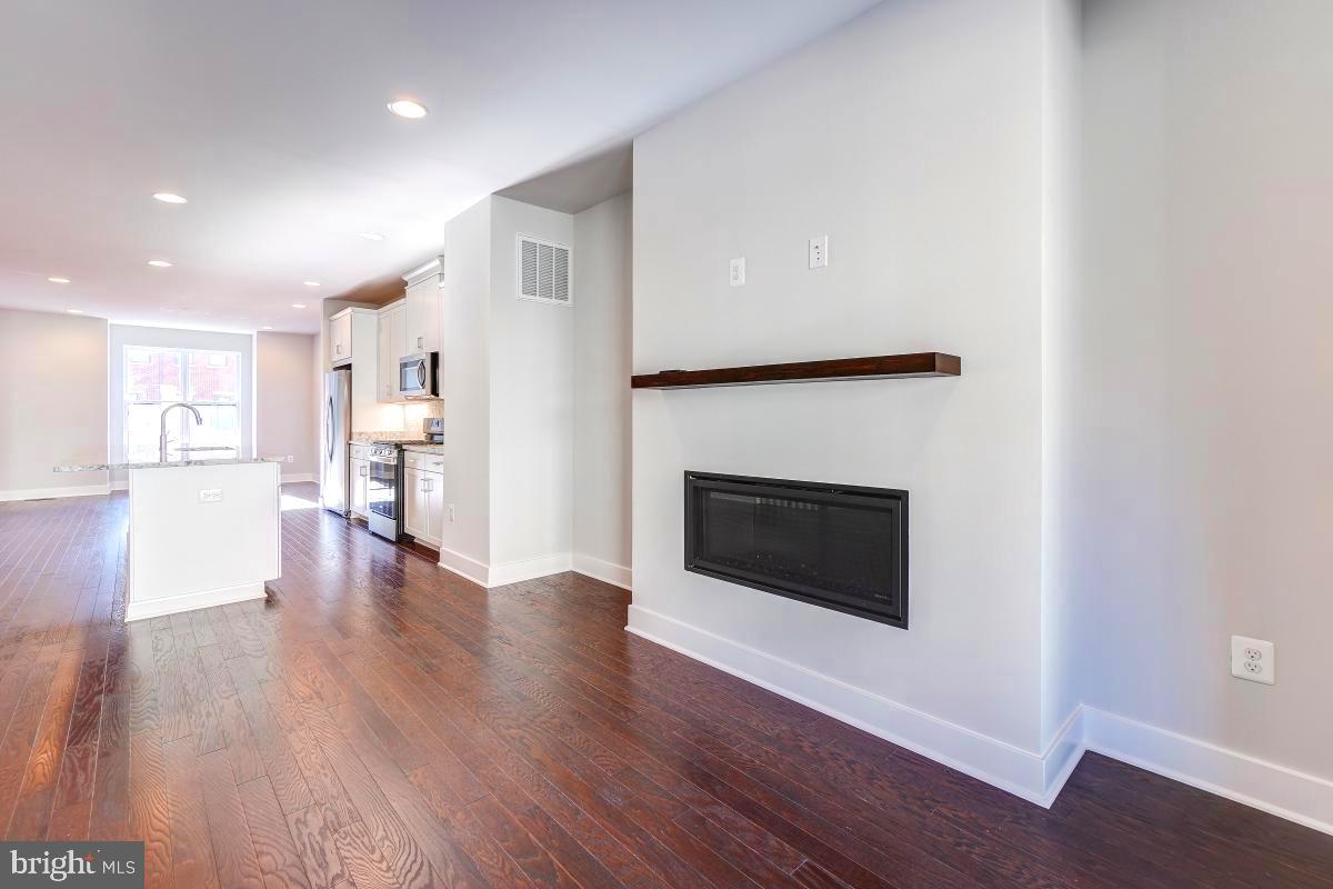 DOWNTOWN BRAMBLETON - Residential Lease