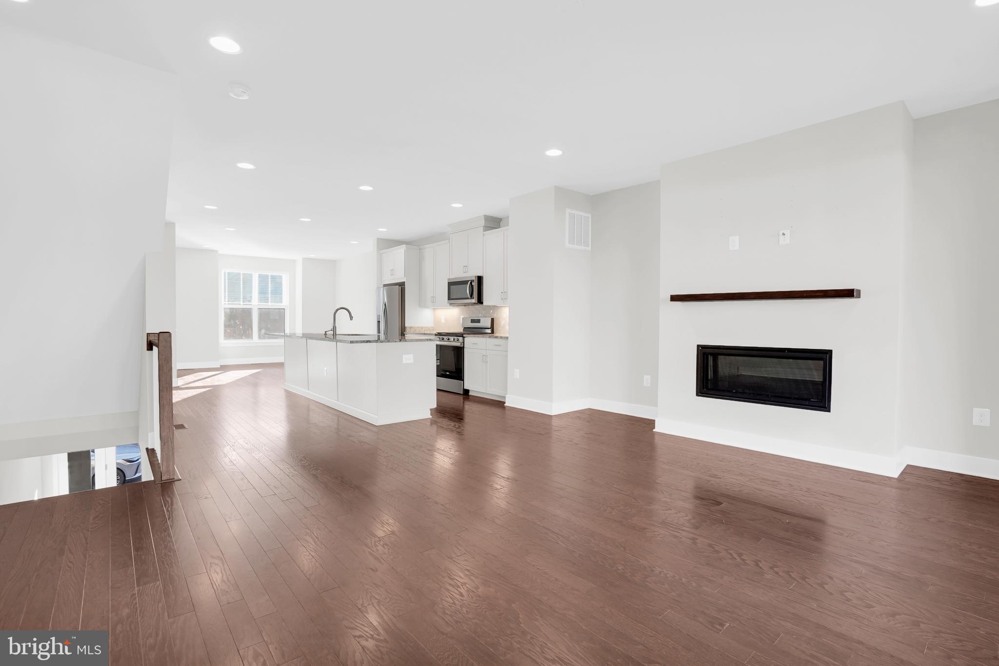 DOWNTOWN BRAMBLETON - Residential Lease