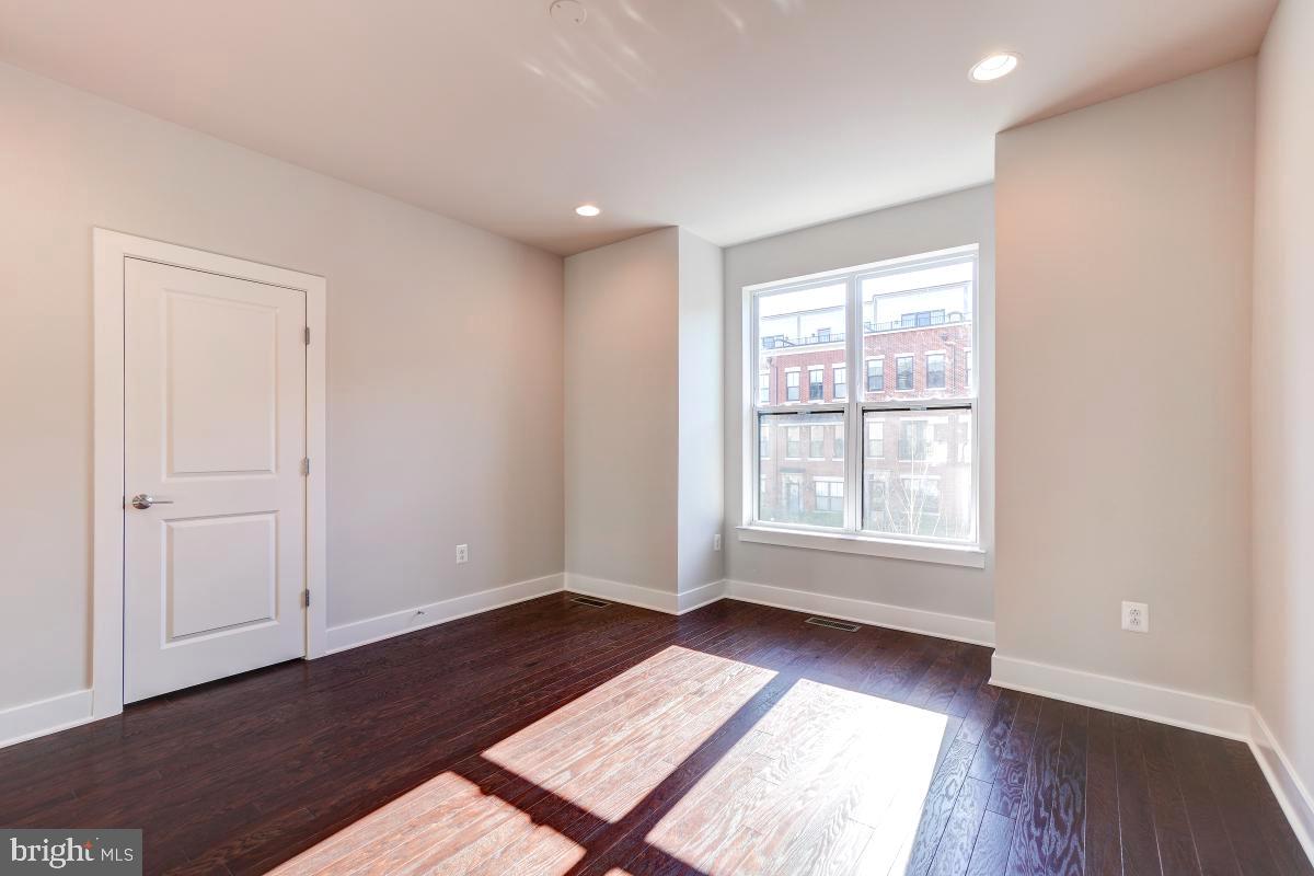 DOWNTOWN BRAMBLETON - Residential Lease