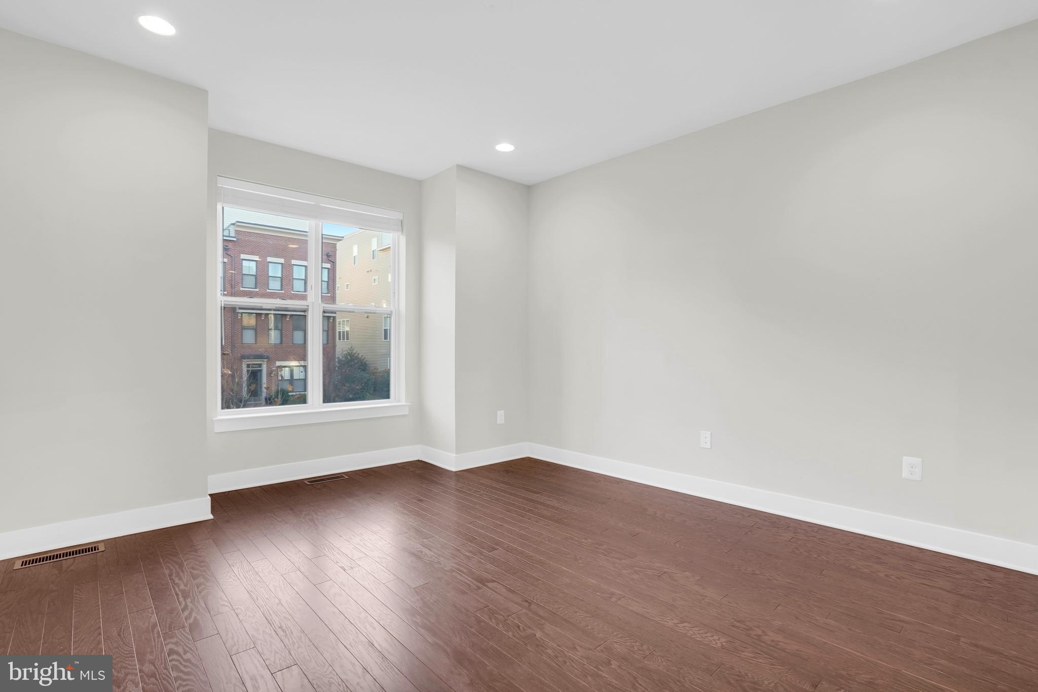 DOWNTOWN BRAMBLETON - Residential Lease