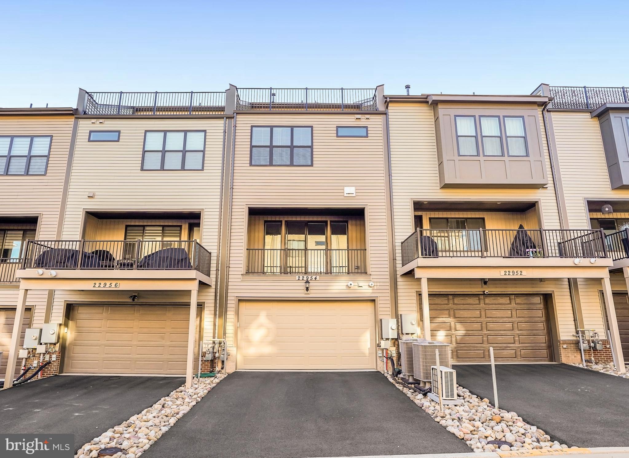 DOWNTOWN BRAMBLETON - Residential Lease