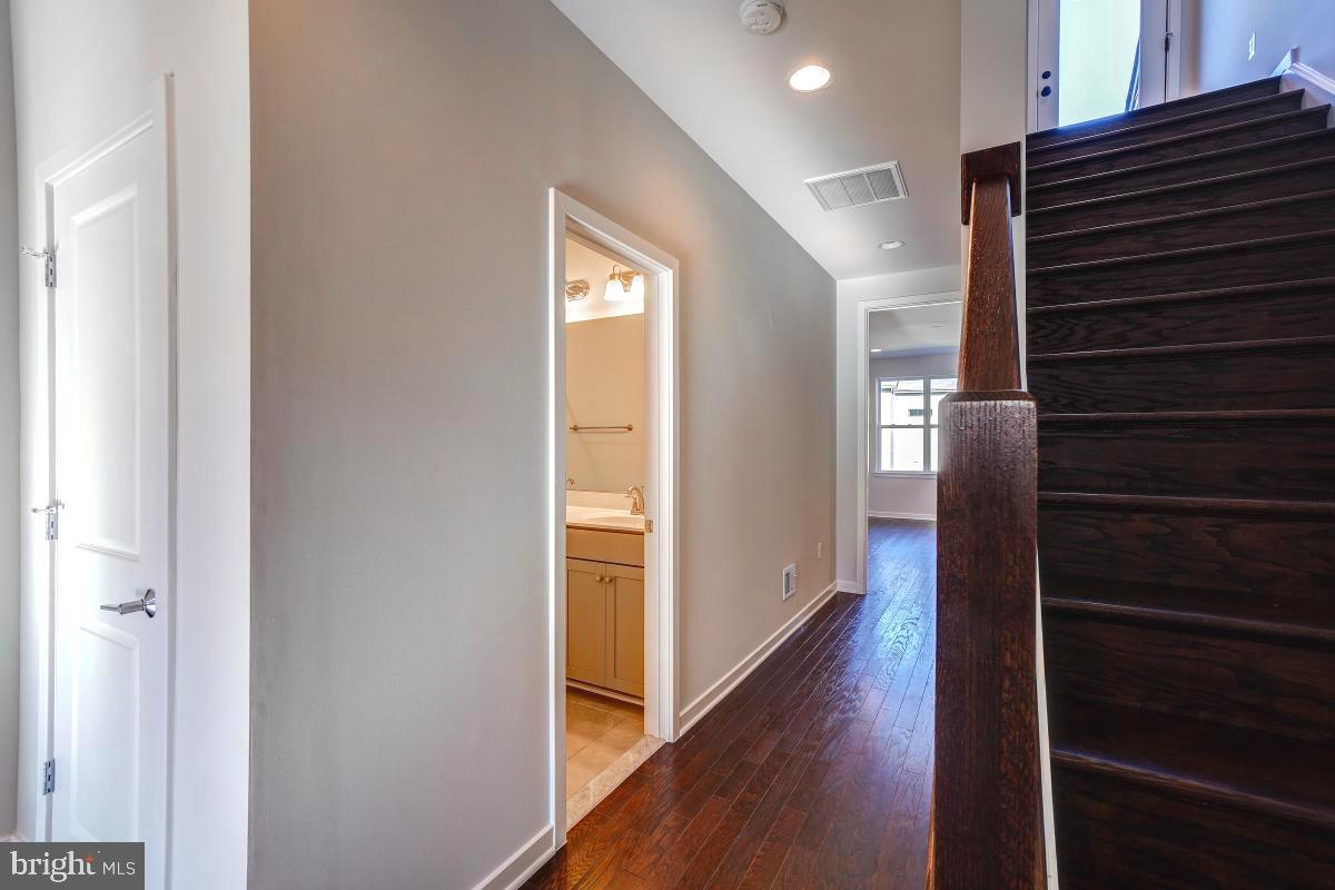 DOWNTOWN BRAMBLETON - Residential Lease