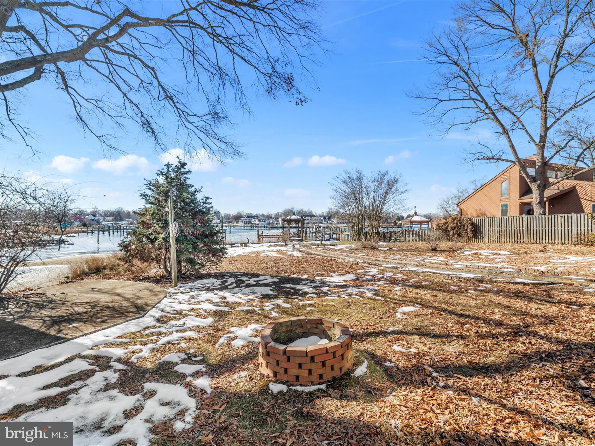 OAK BLUFF - Residential