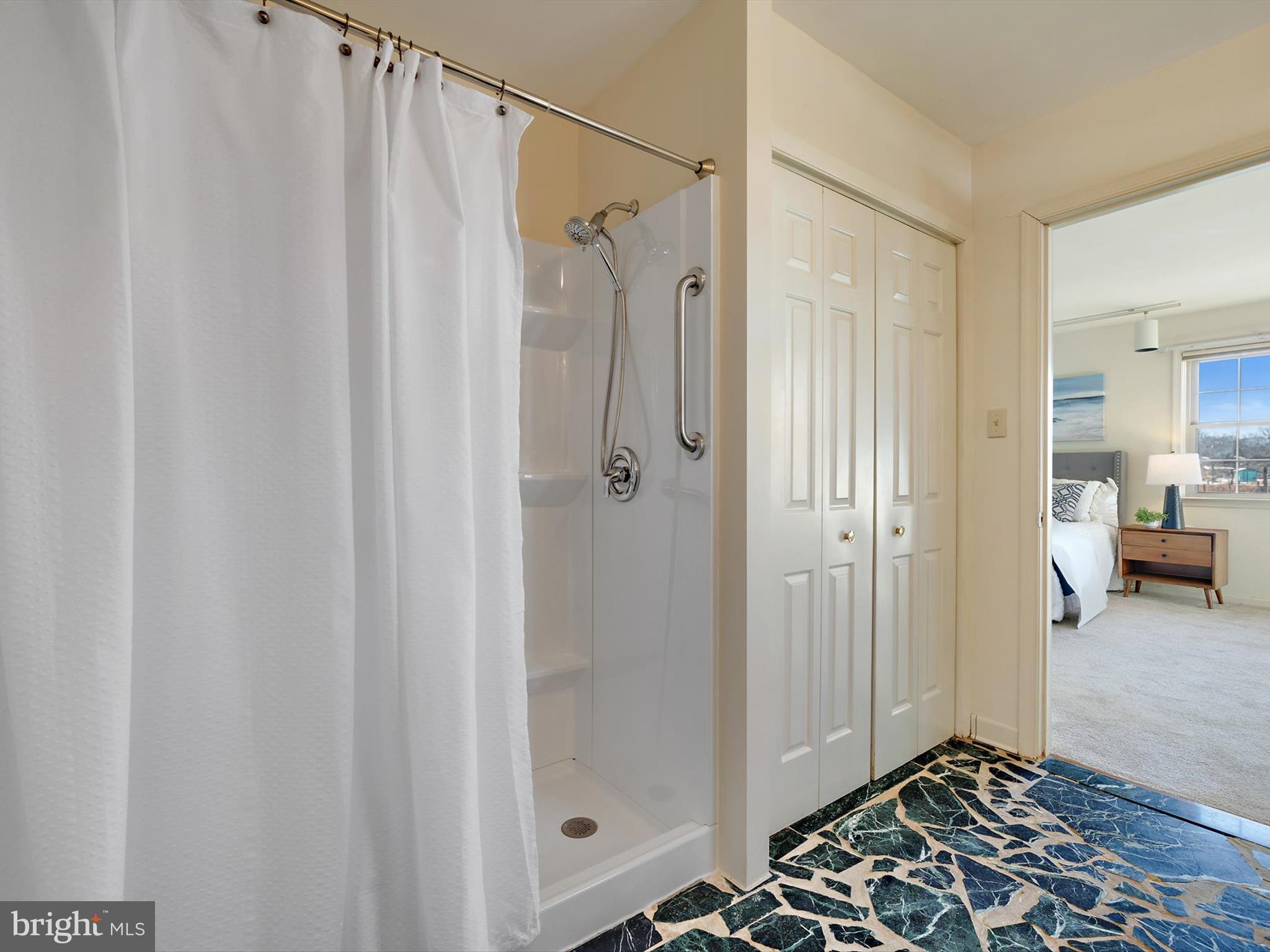 OAK BLUFF - Residential