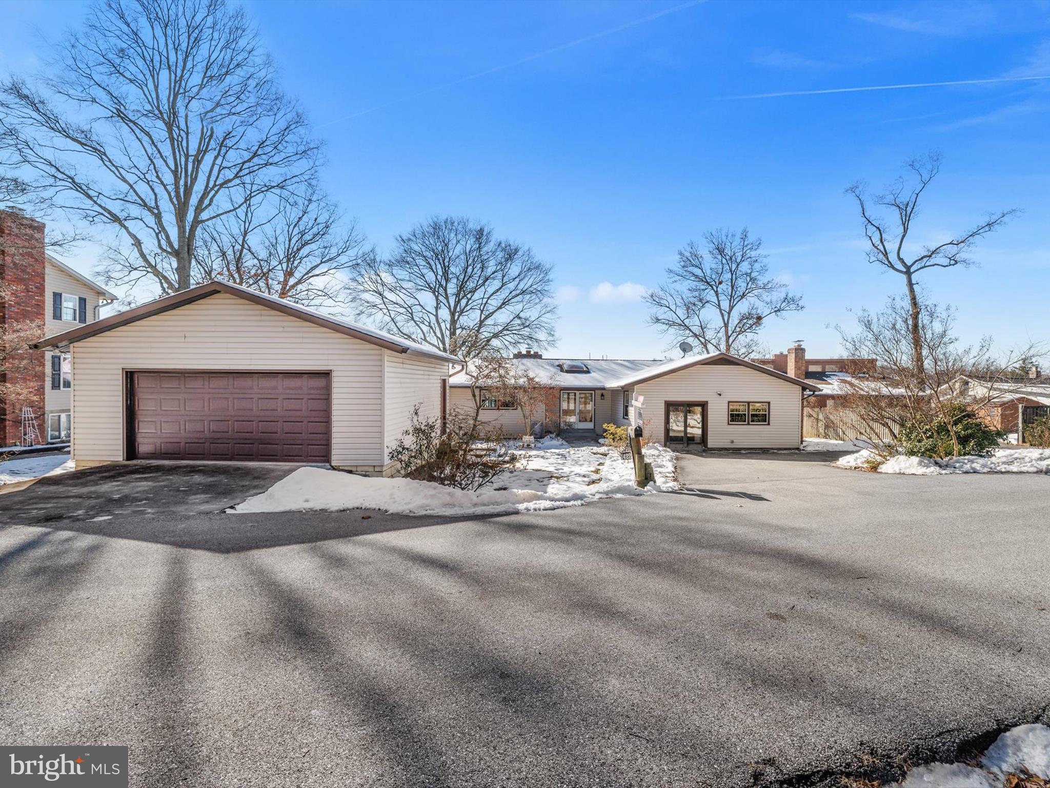 OAK BLUFF - Residential