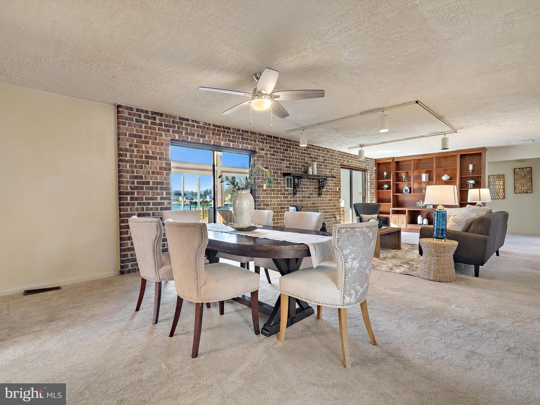 OAK BLUFF - Residential