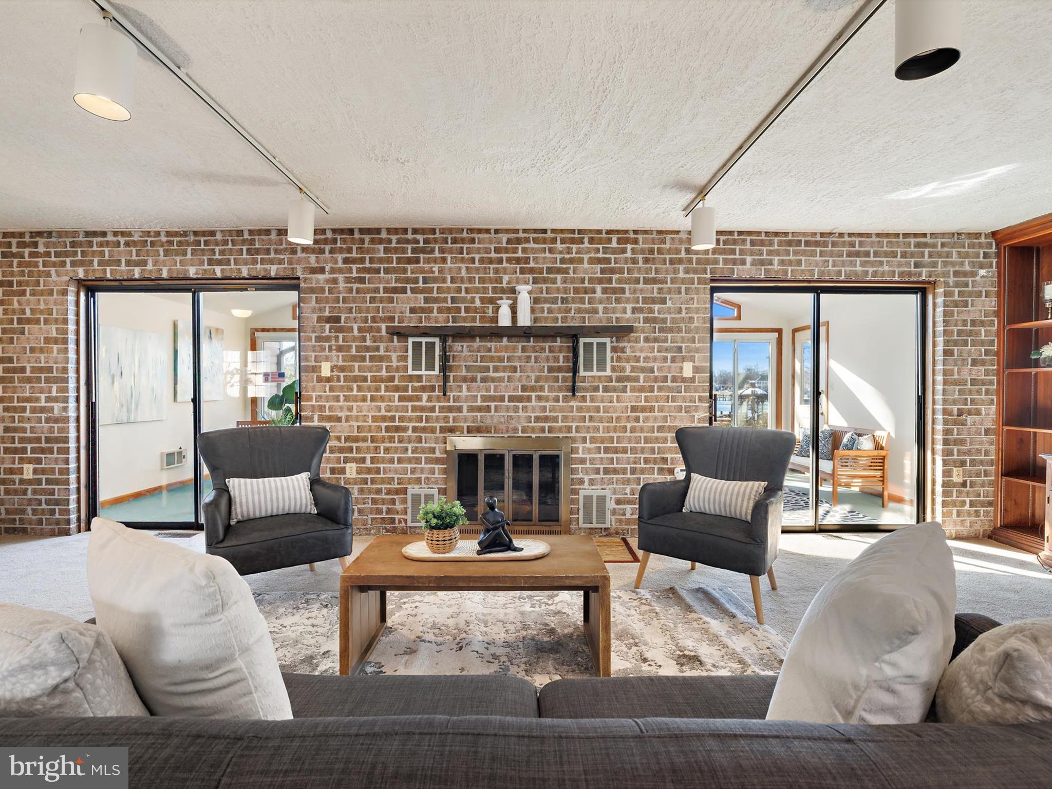 OAK BLUFF - Residential