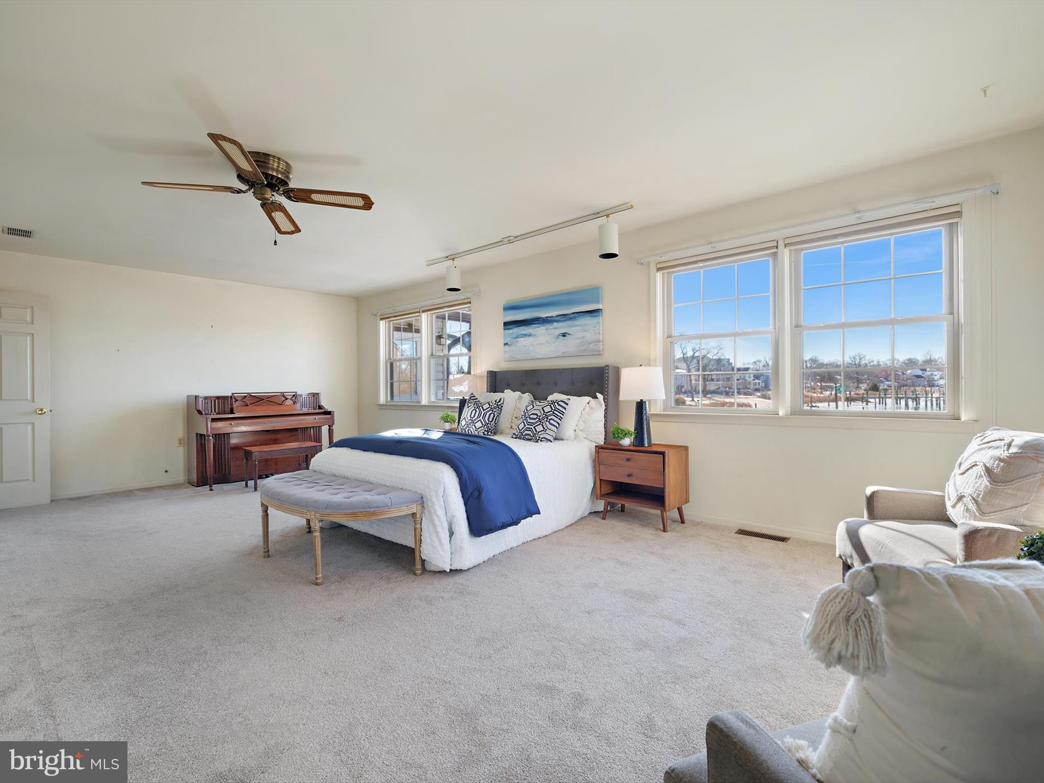 OAK BLUFF - Residential