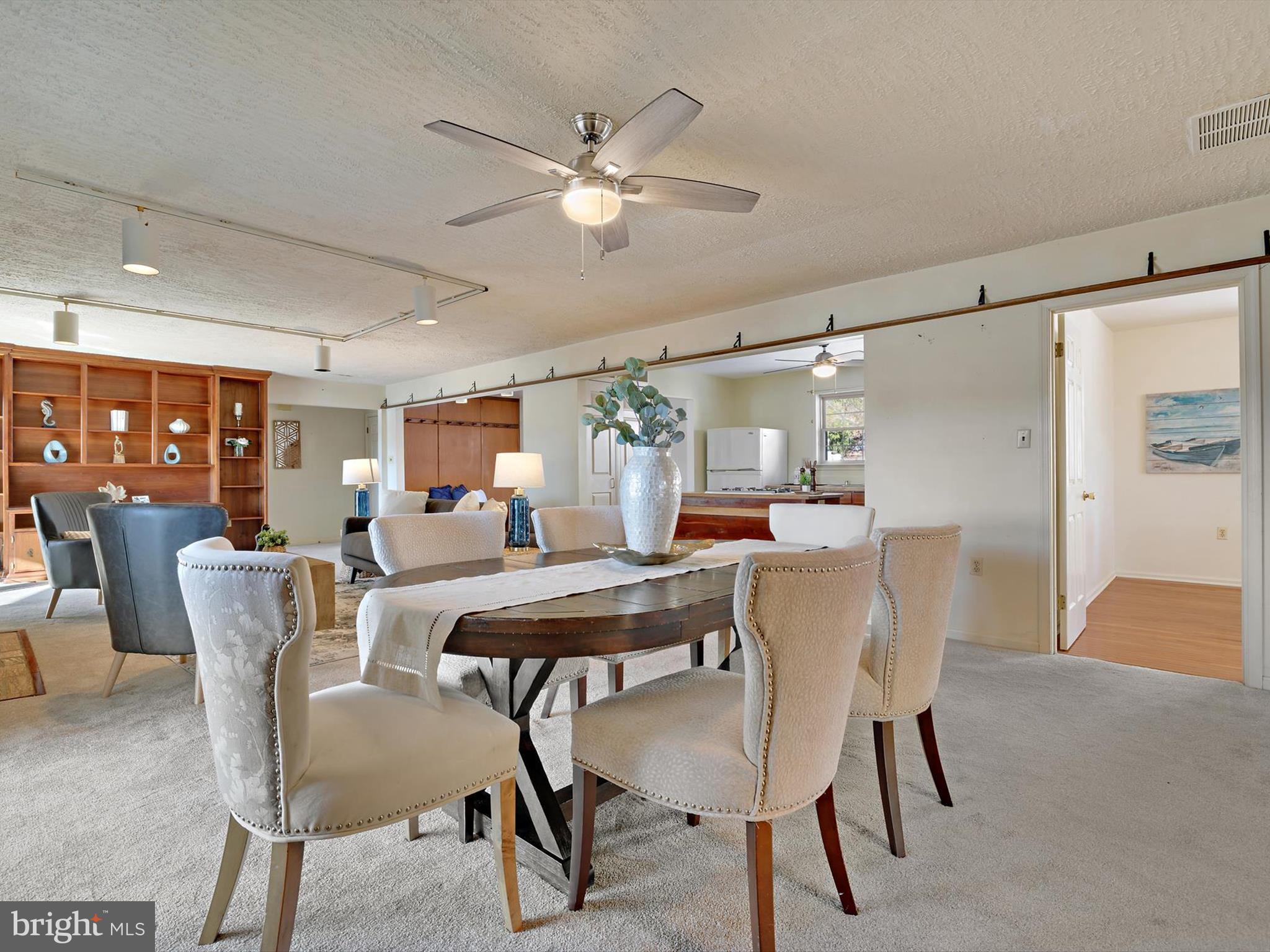 OAK BLUFF - Residential