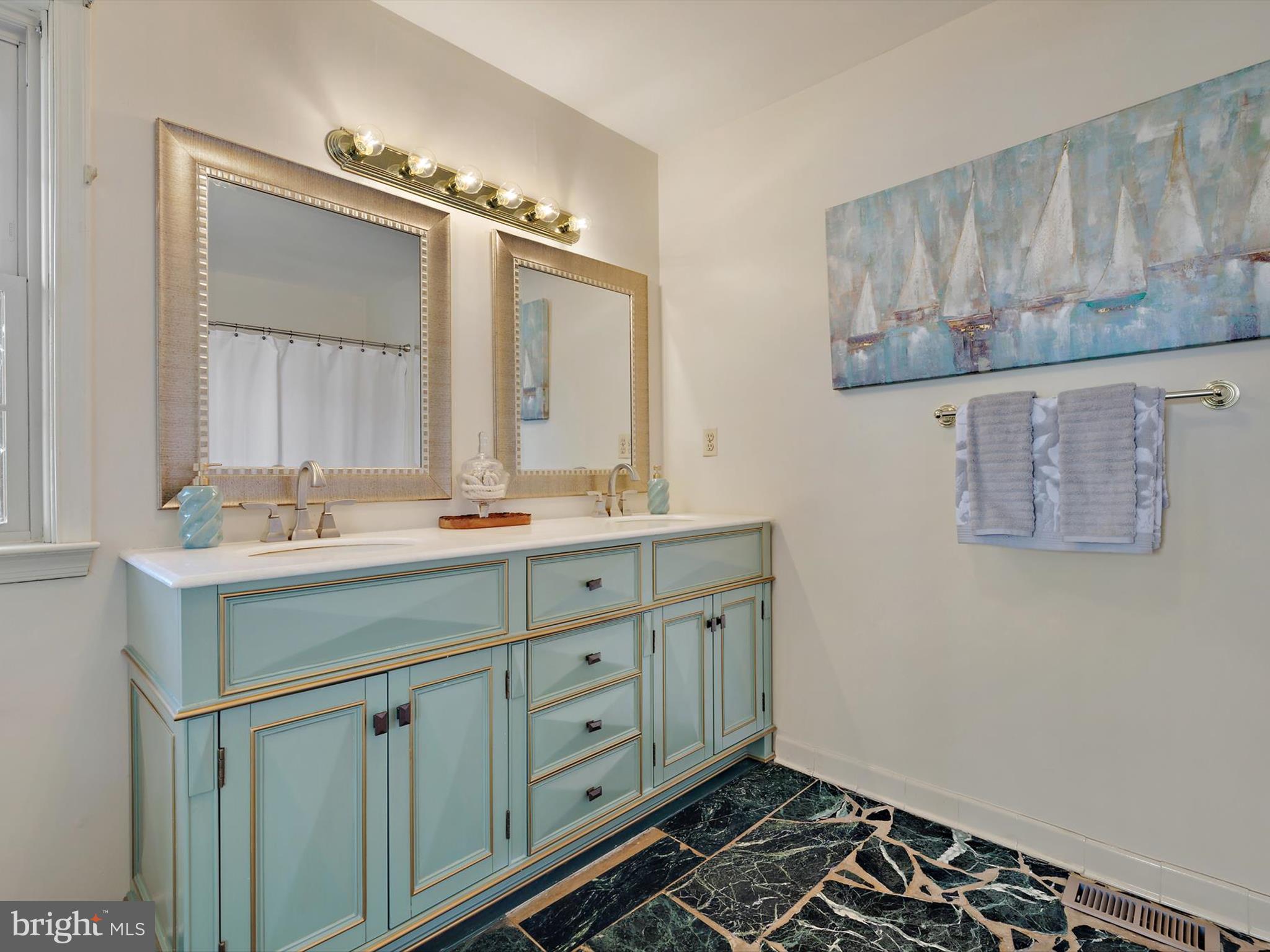 OAK BLUFF - Residential