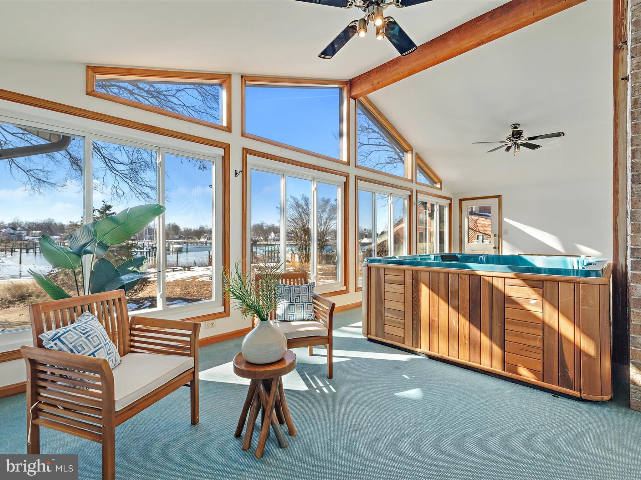 OAK BLUFF - Residential