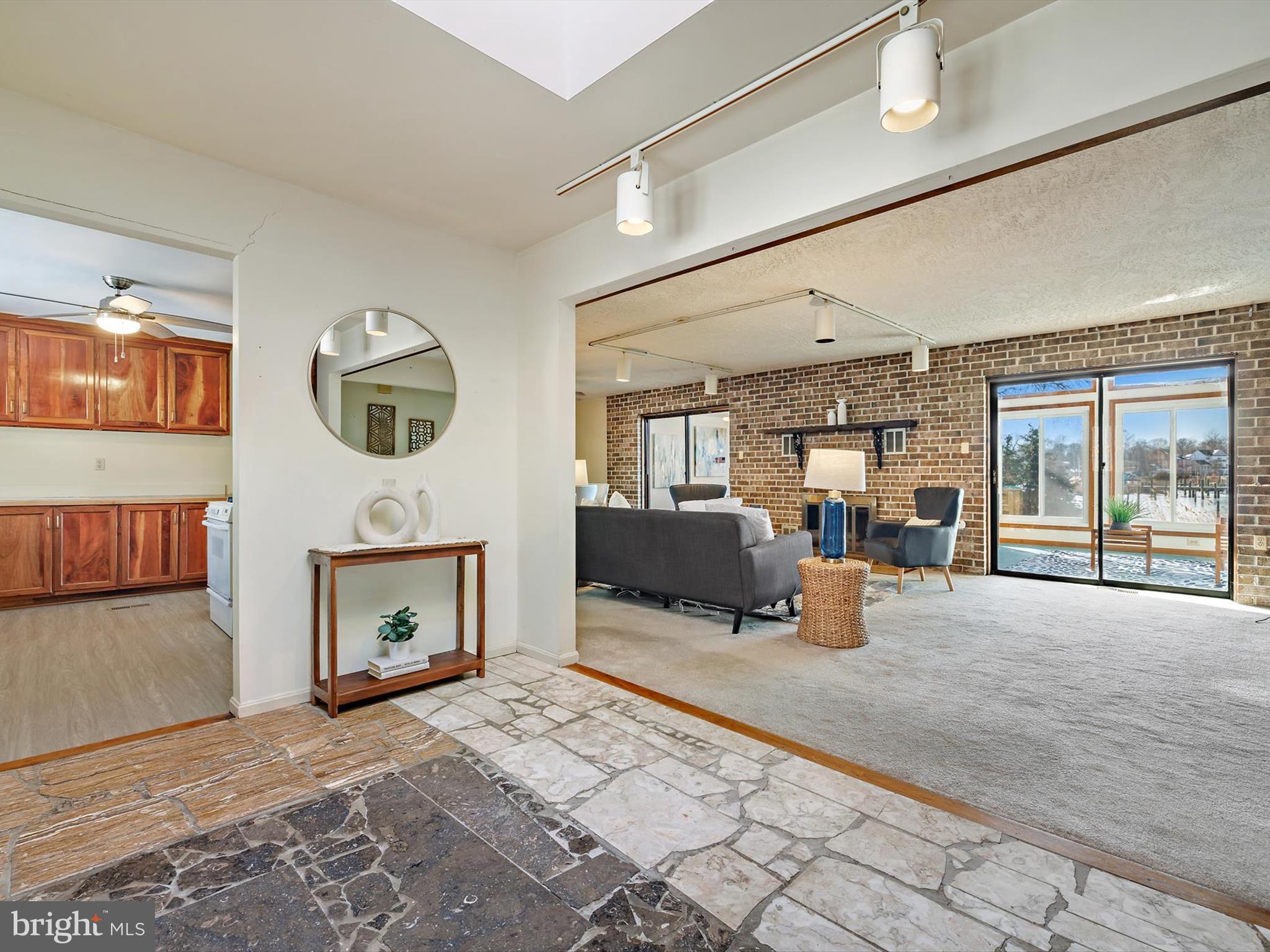 OAK BLUFF - Residential