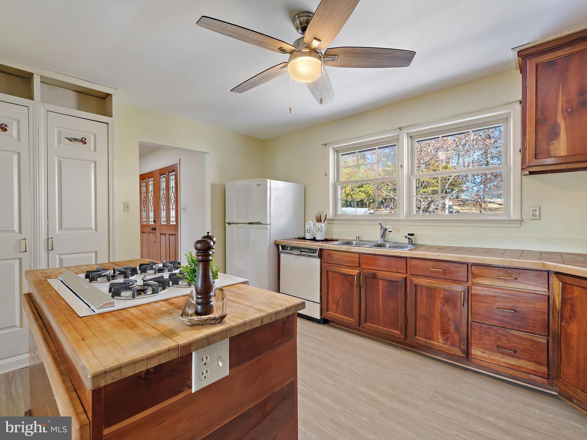 OAK BLUFF - Residential