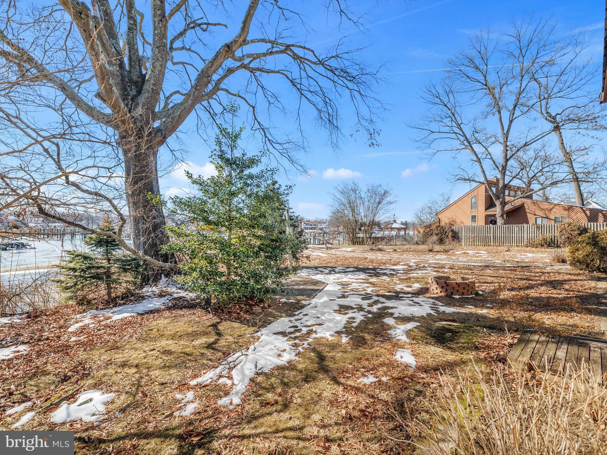 OAK BLUFF - Residential