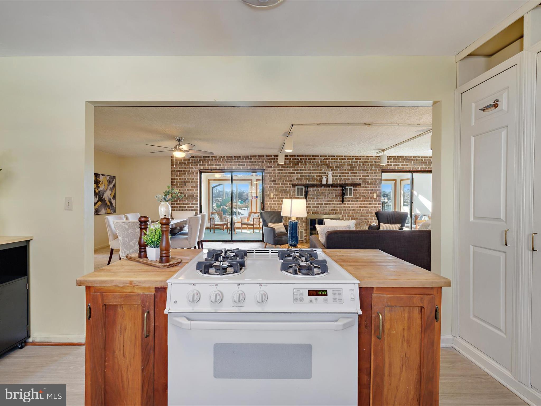 OAK BLUFF - Residential