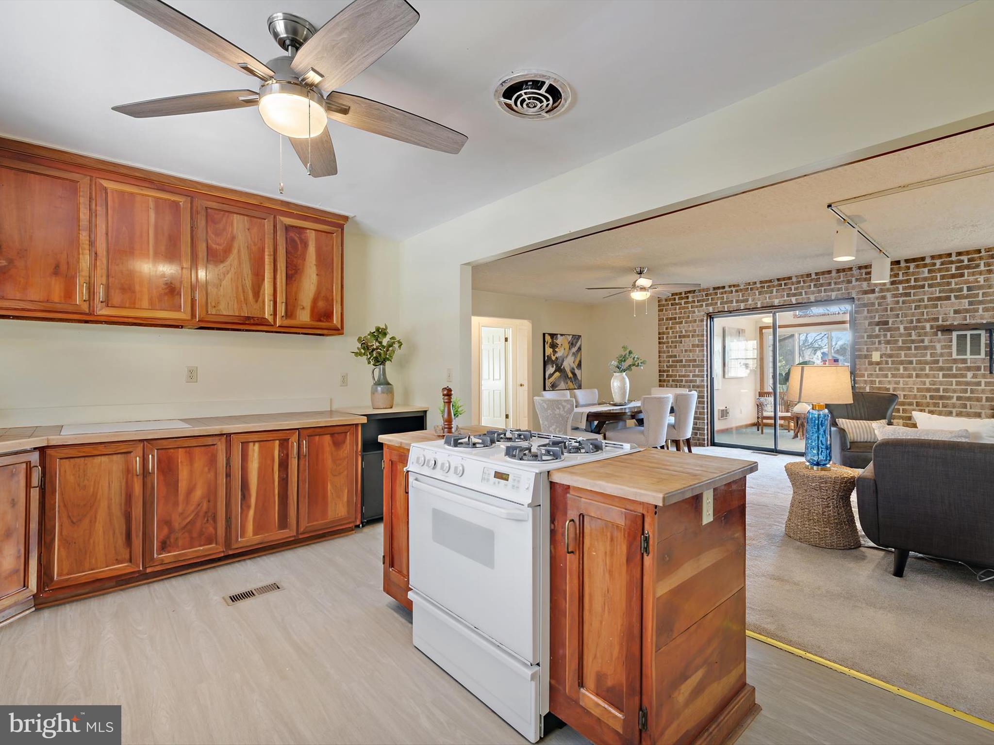 OAK BLUFF - Residential