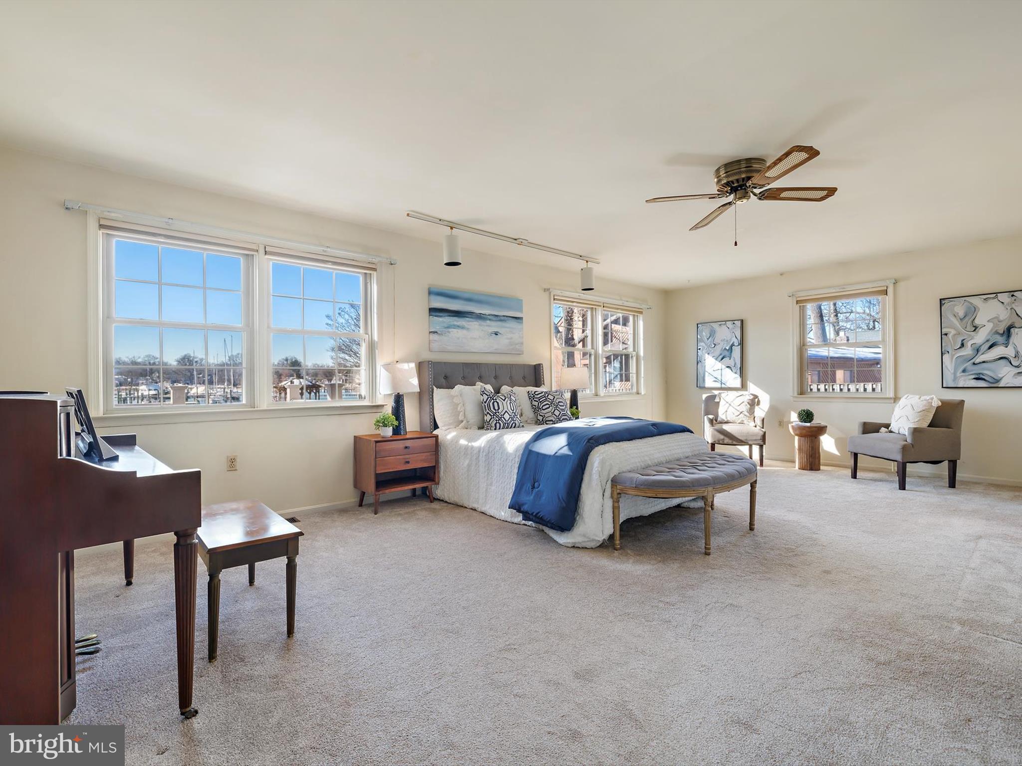 OAK BLUFF - Residential