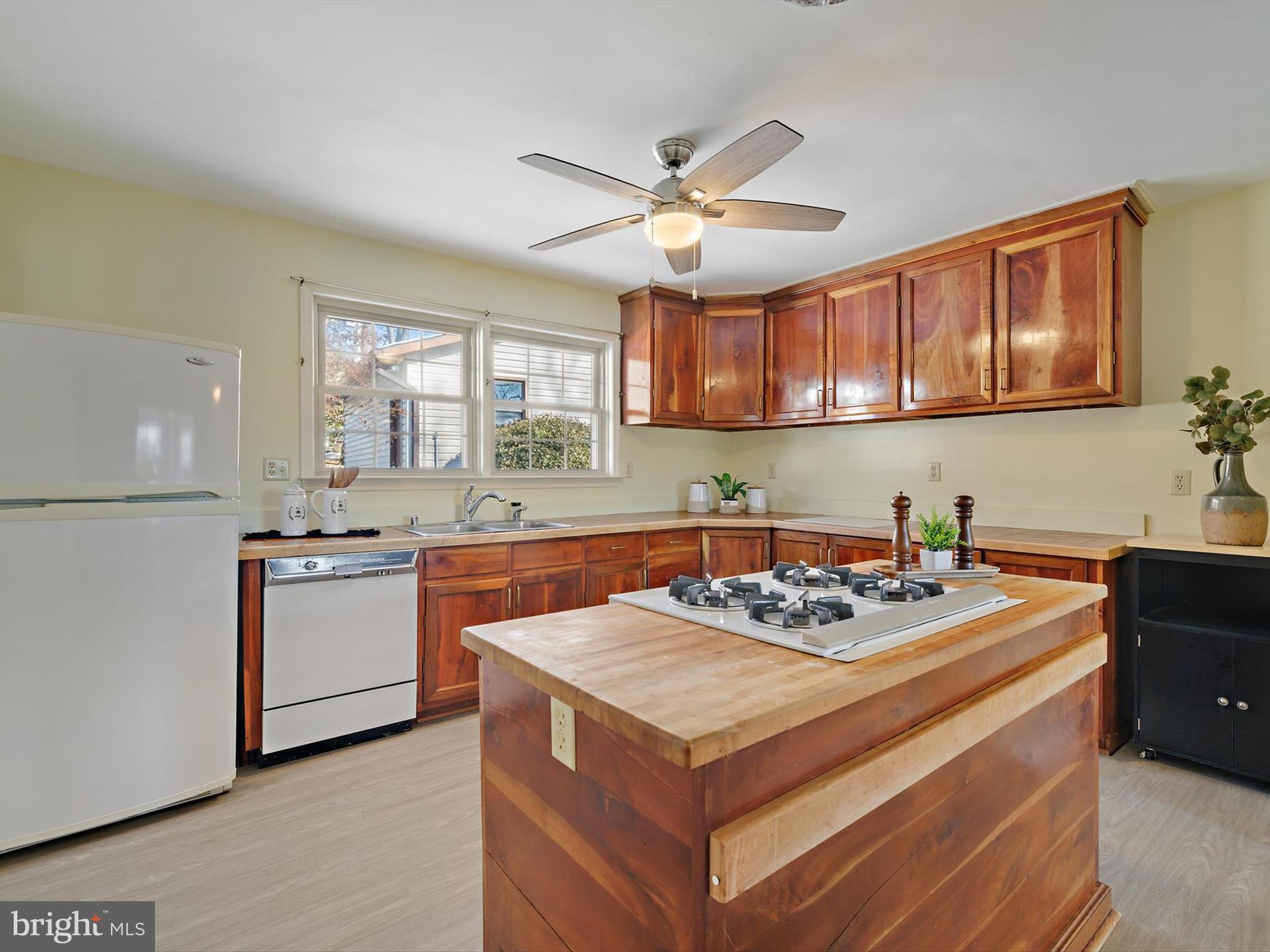 OAK BLUFF - Residential