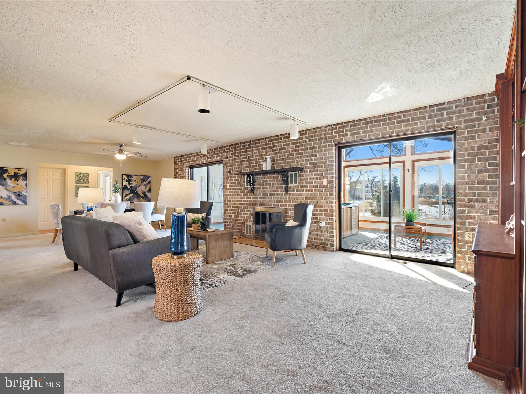 OAK BLUFF - Residential