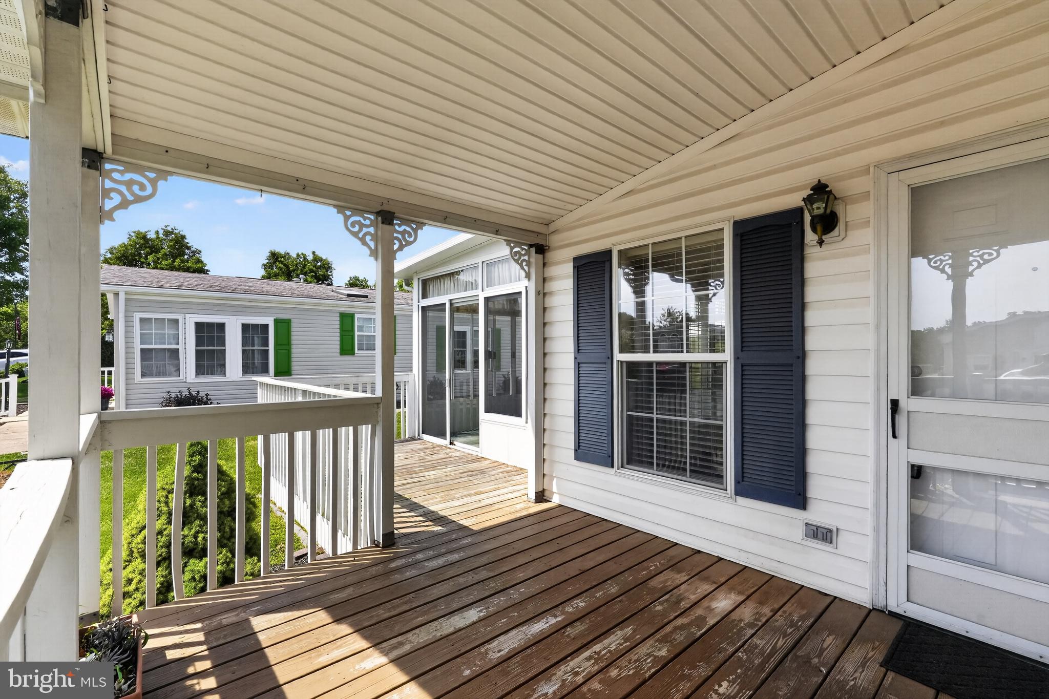 24 LONGWOOD COURT E