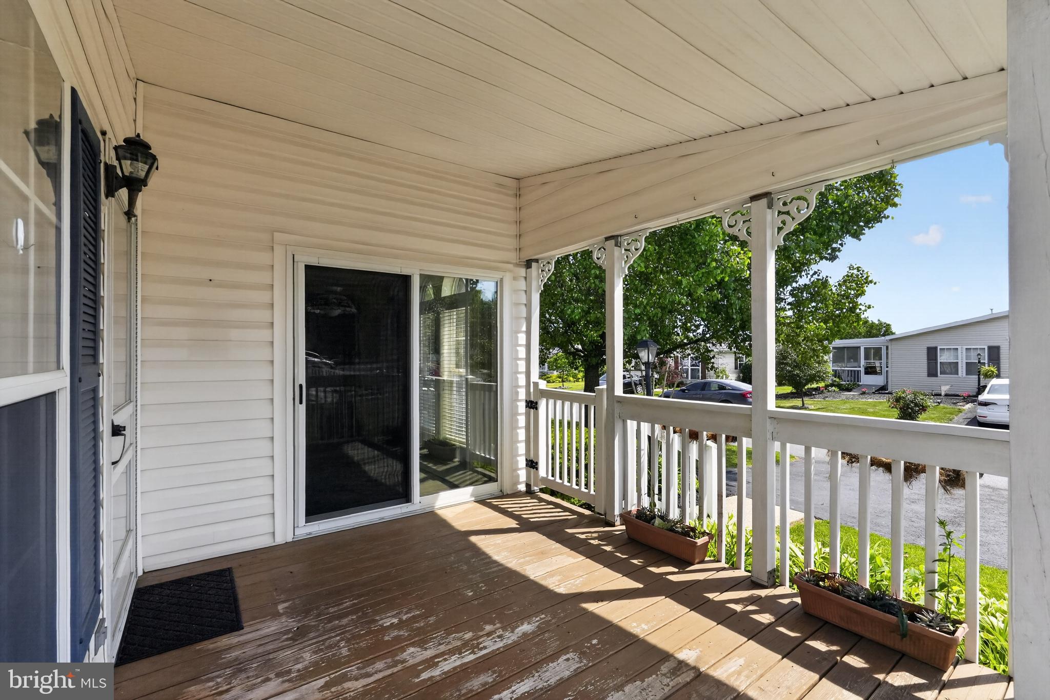 24 LONGWOOD COURT E