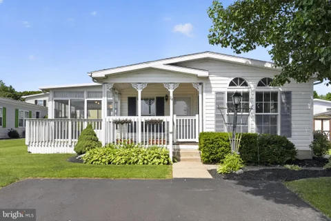 24 Longwood Court E, Harleysville, PA MLS: PAMC2182458