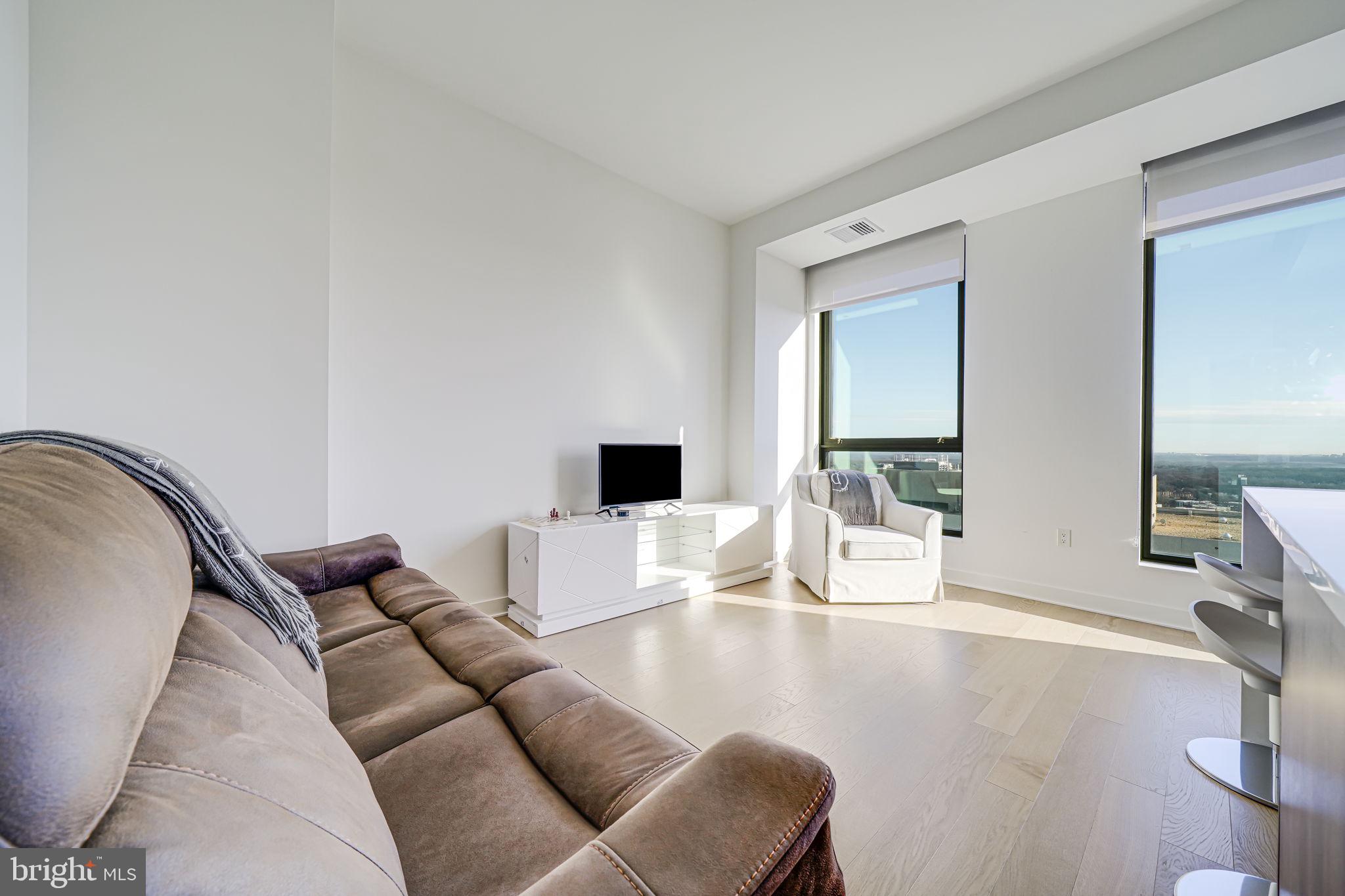 THE VERSE CONDO - Residential Lease