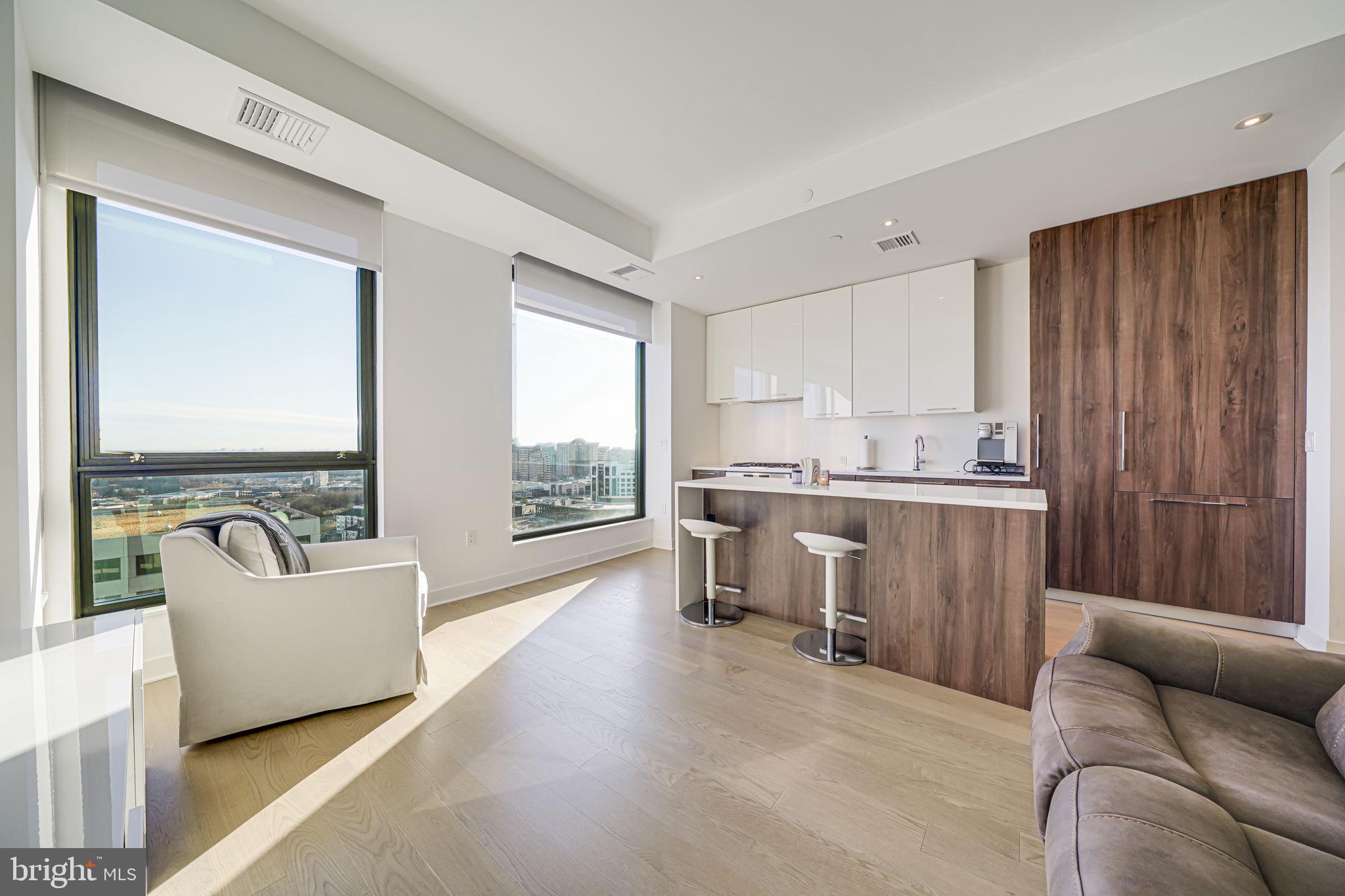 THE VERSE CONDO - Residential Lease