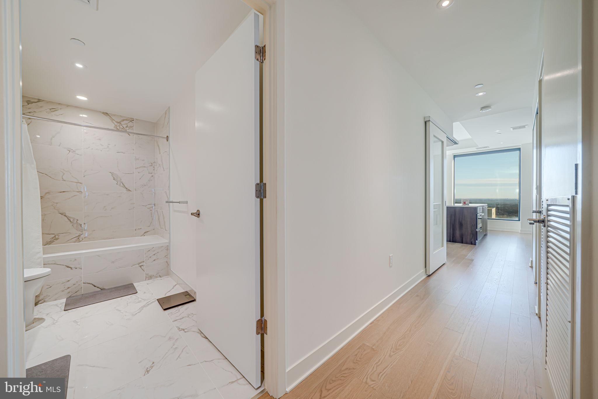 THE VERSE CONDO - Residential Lease