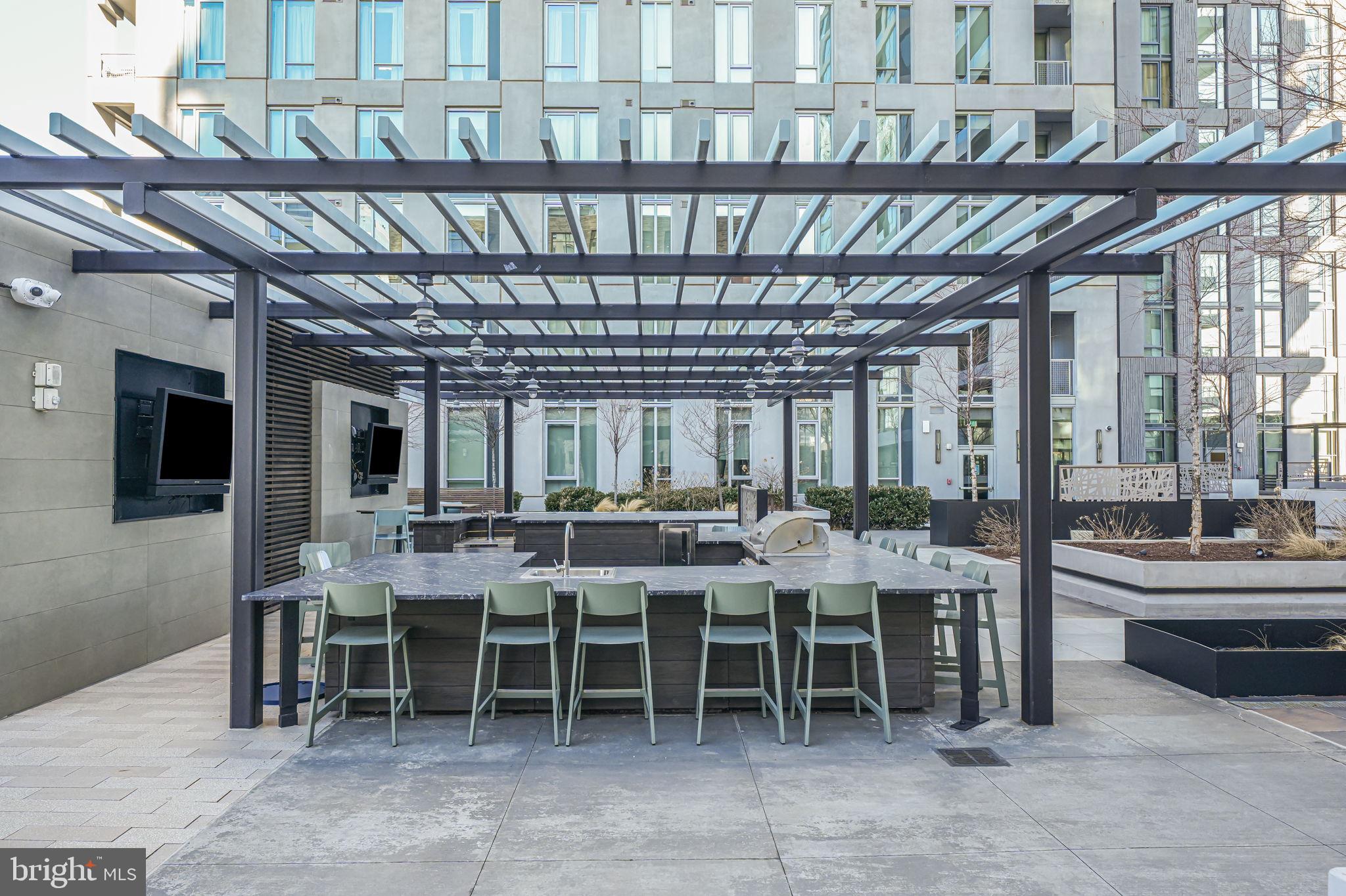 THE VERSE CONDO - Residential Lease