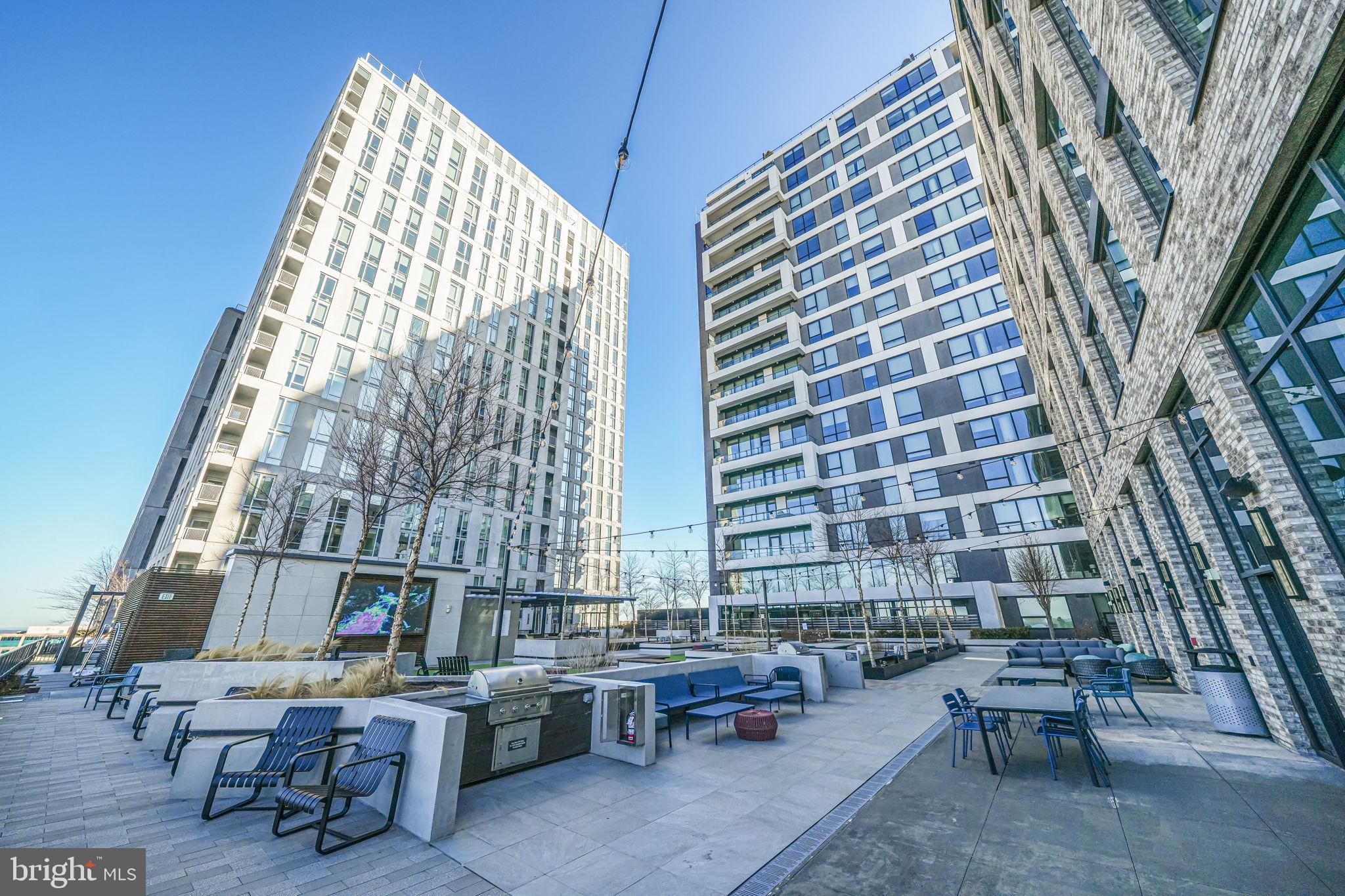 THE VERSE CONDO - Residential Lease