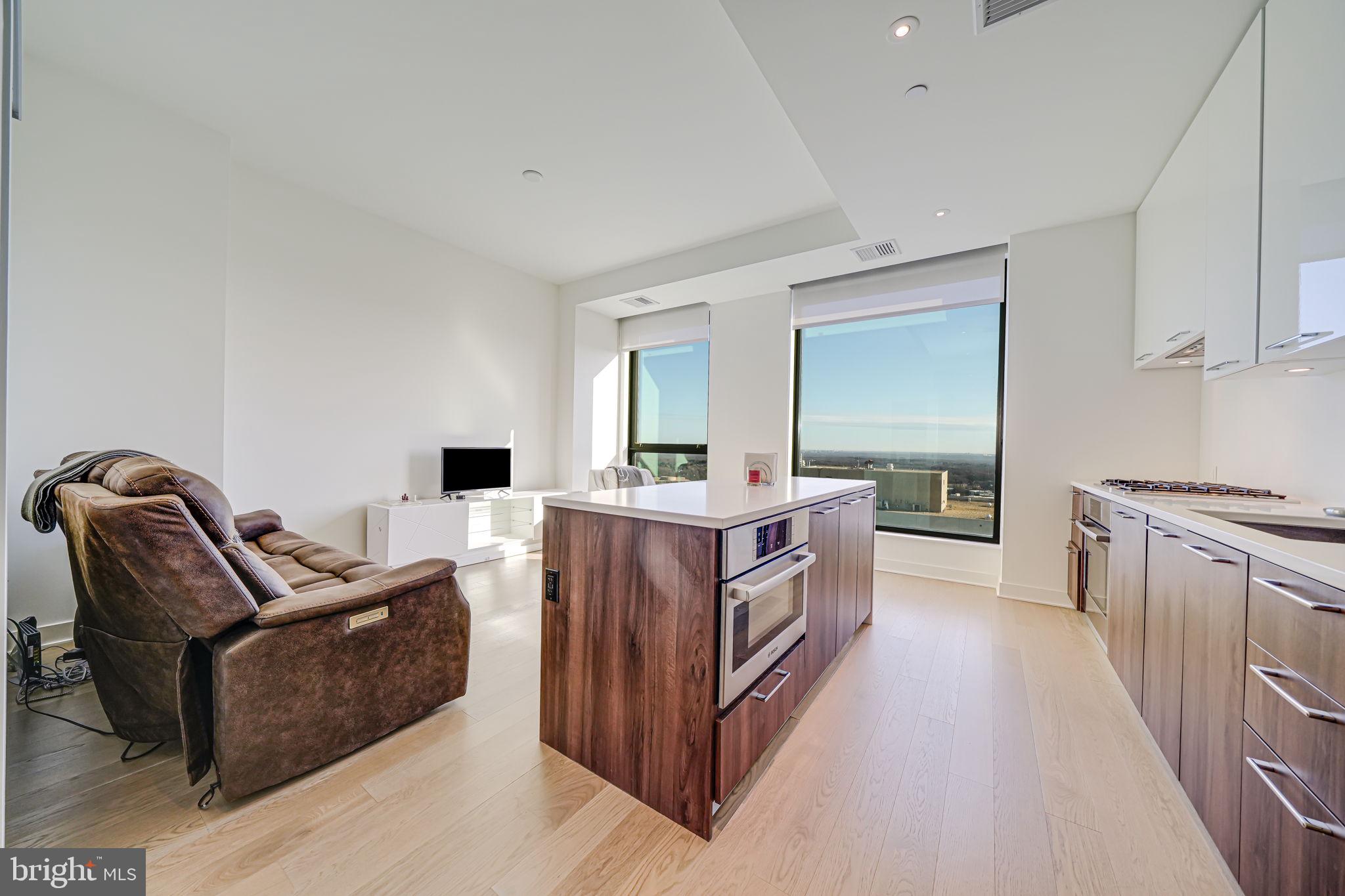 THE VERSE CONDO - Residential Lease