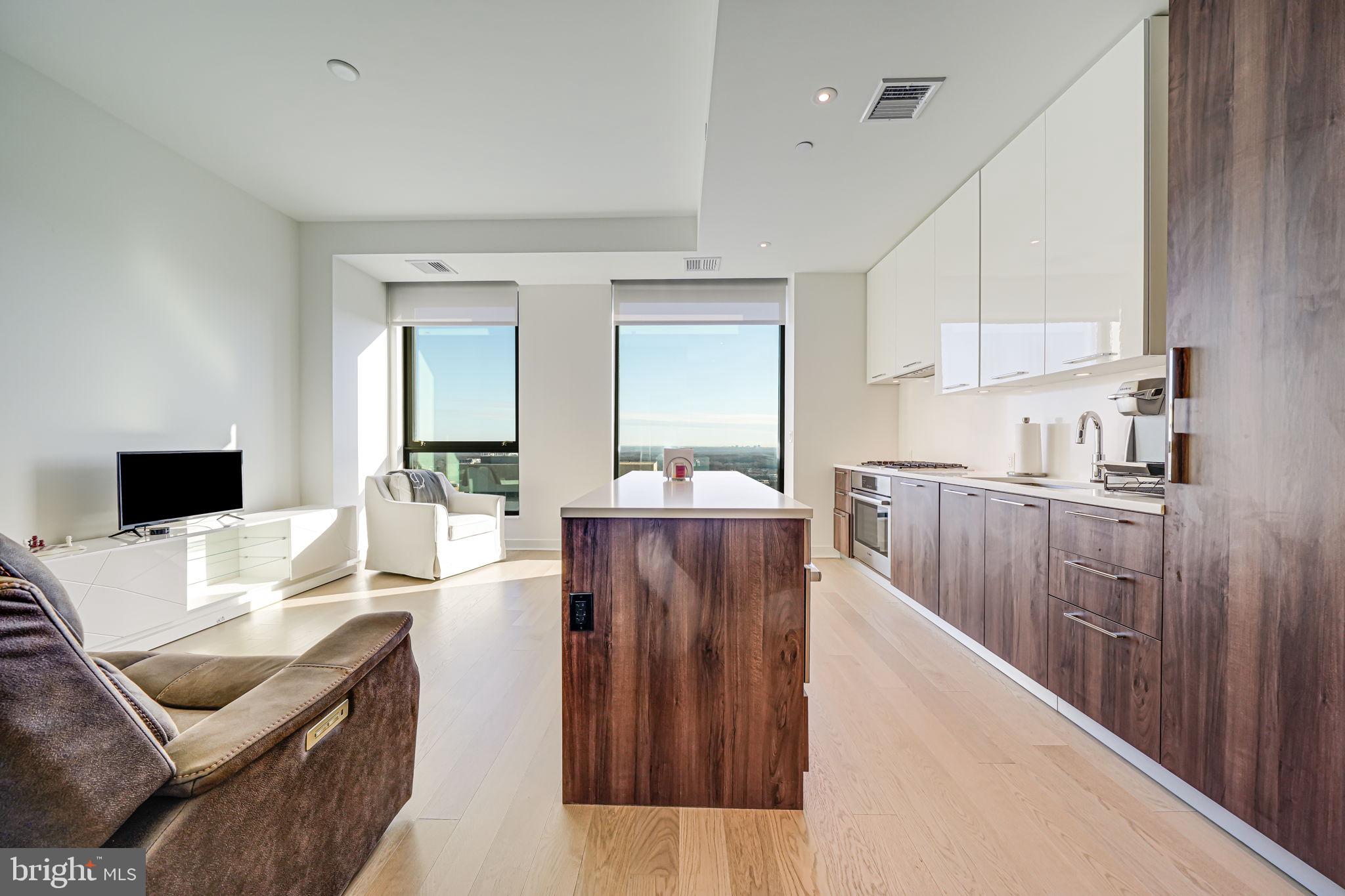 THE VERSE CONDO - Residential Lease