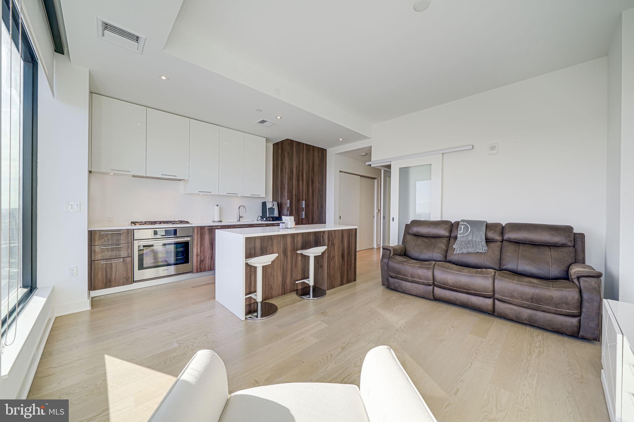 THE VERSE CONDO - Residential Lease