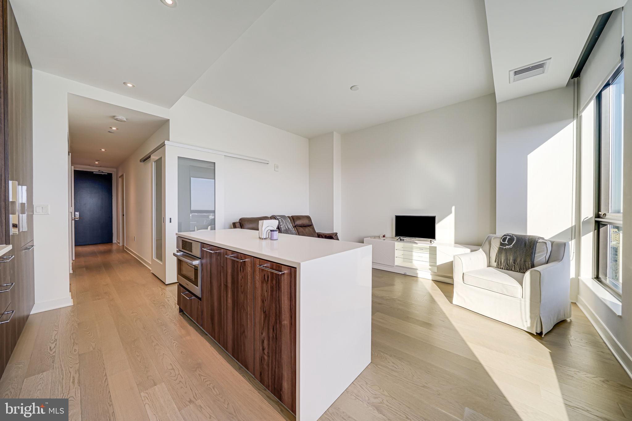 THE VERSE CONDO - Residential Lease