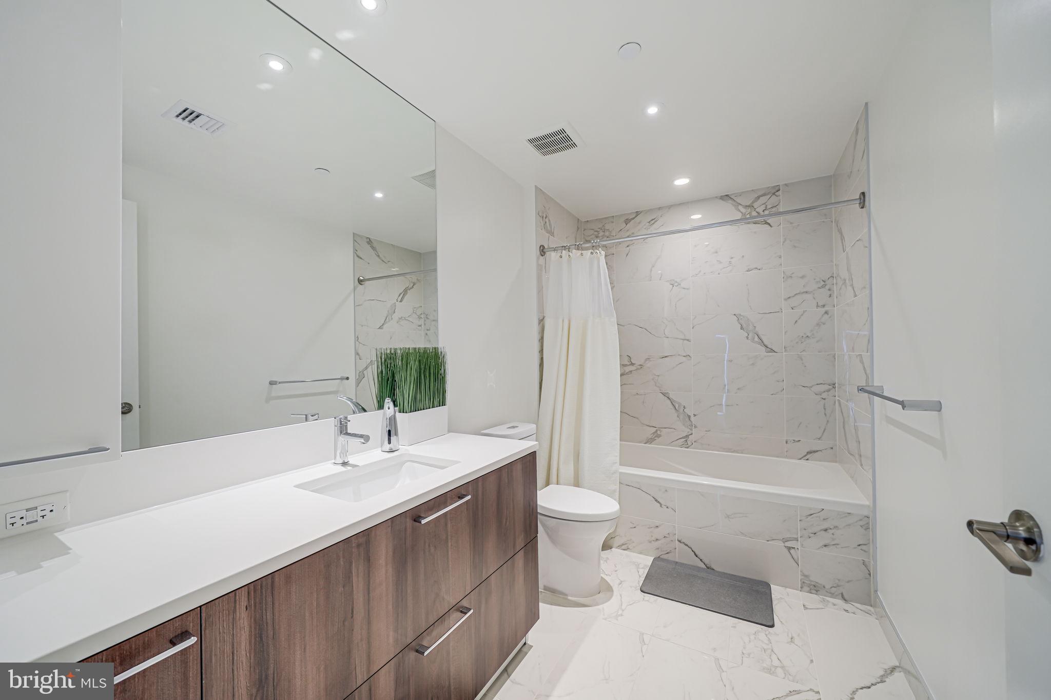 THE VERSE CONDO - Residential Lease