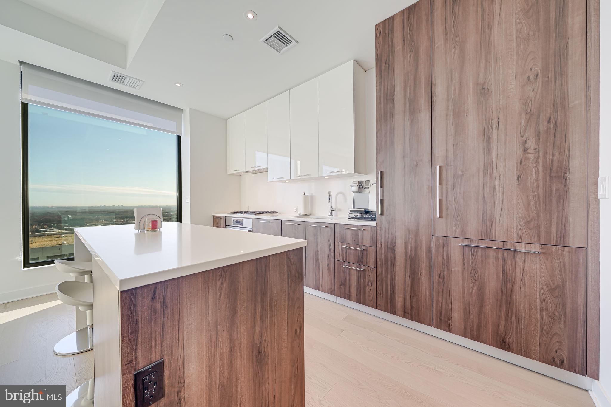 THE VERSE CONDO - Residential Lease