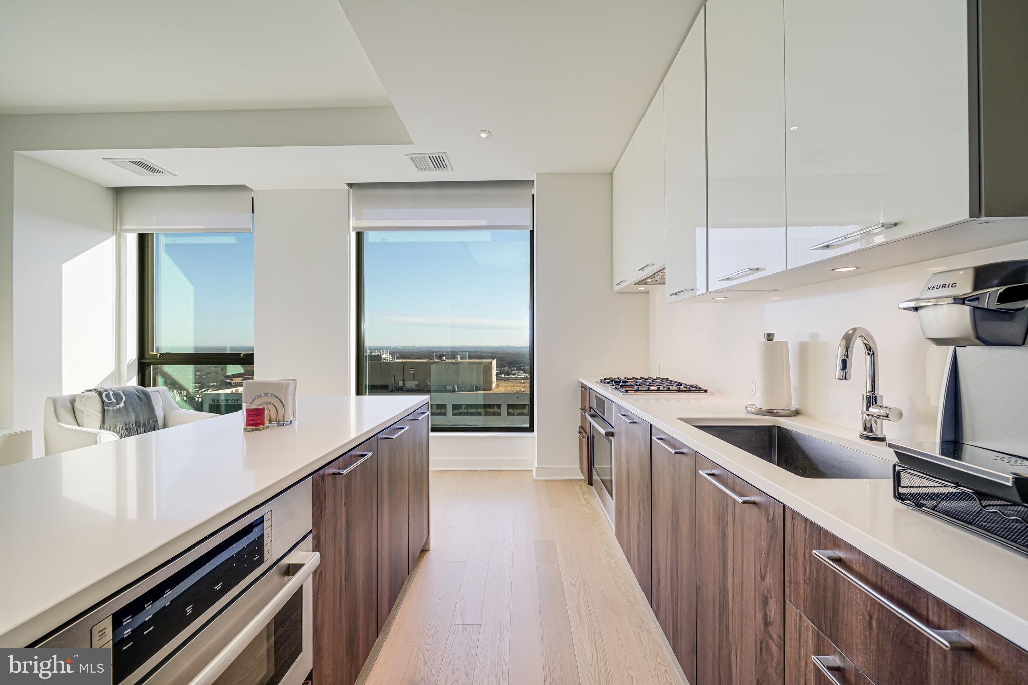 THE VERSE CONDO - Residential Lease