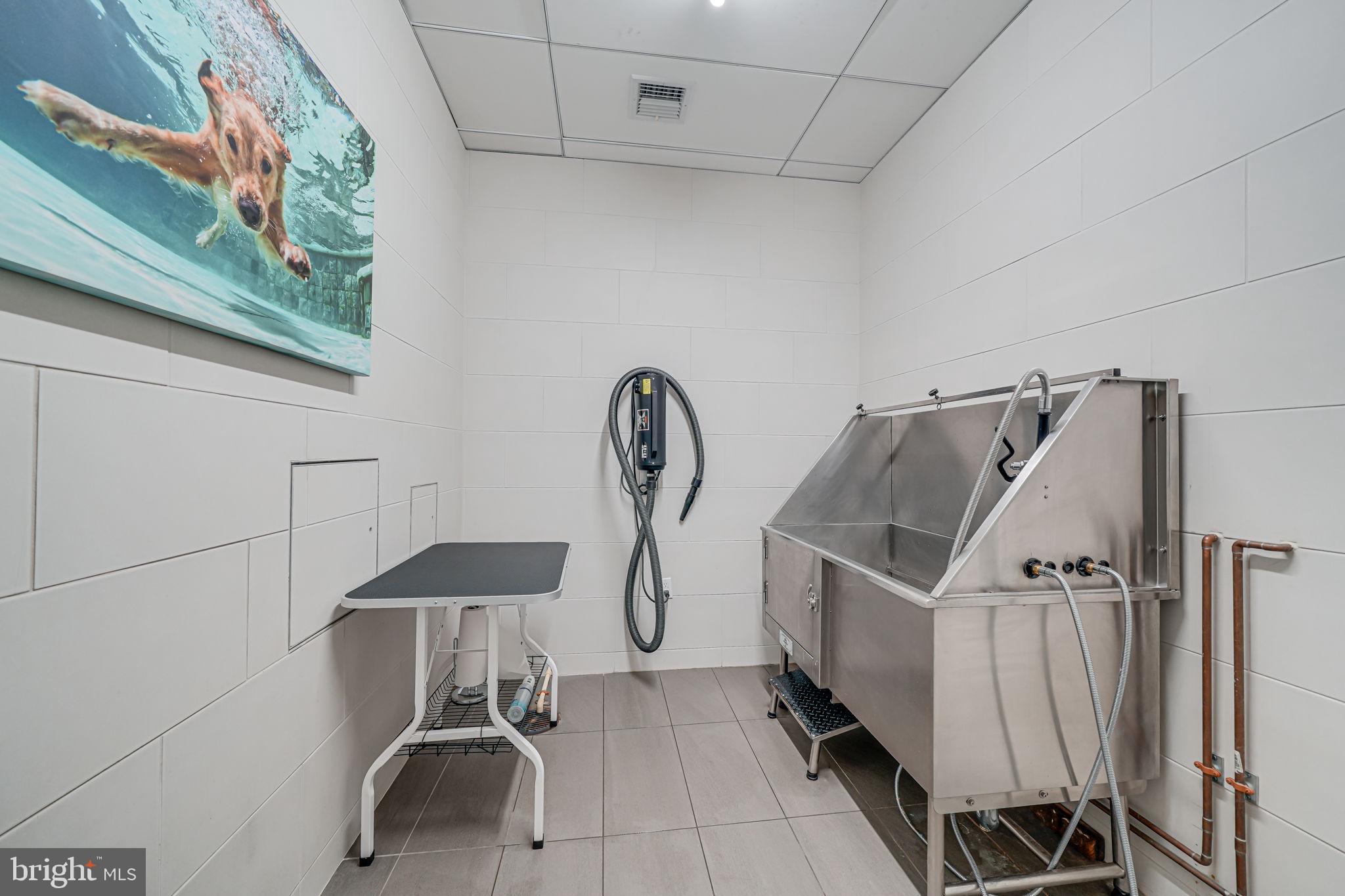 THE VERSE CONDO - Residential Lease