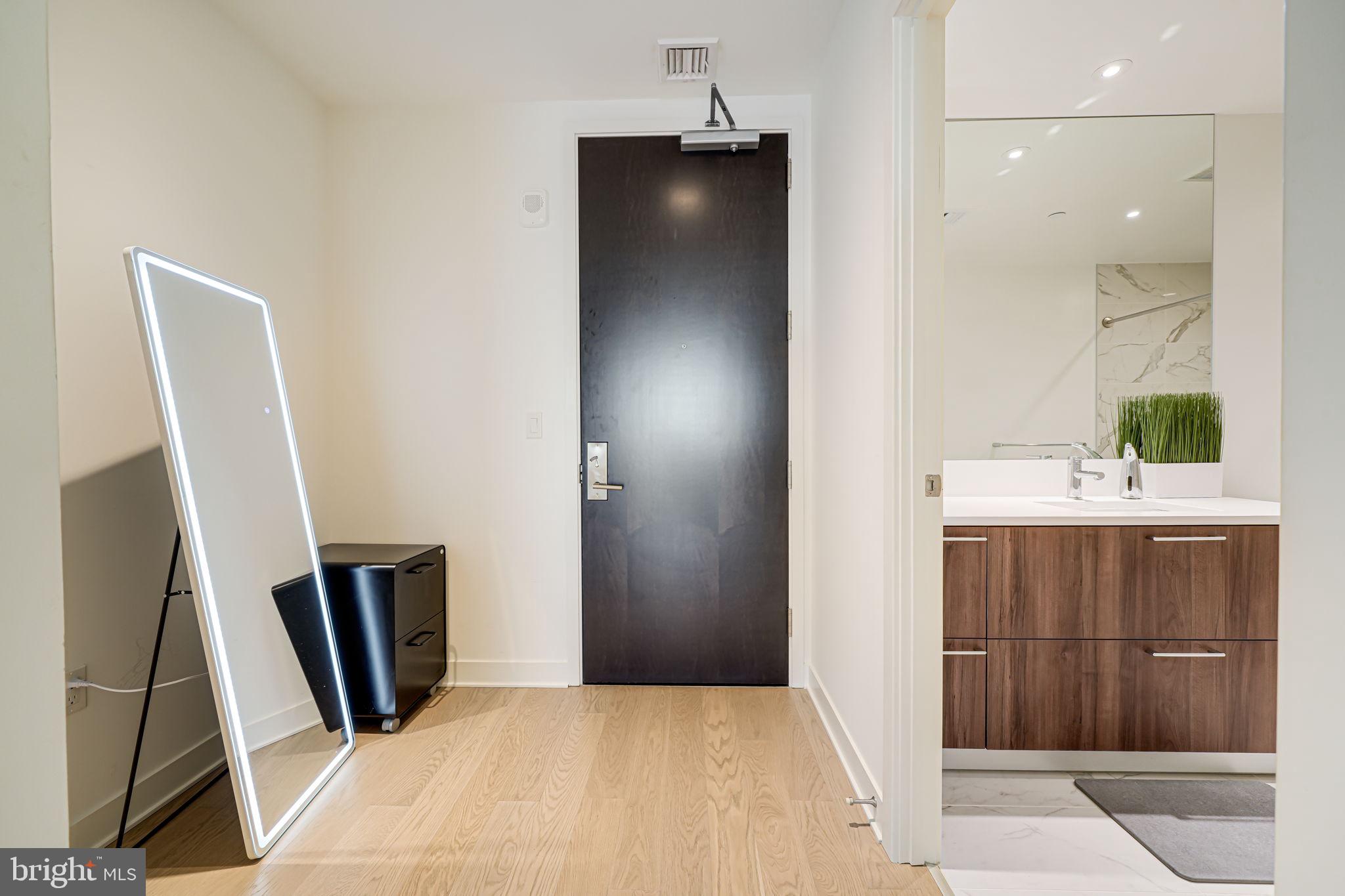 THE VERSE CONDO - Residential Lease