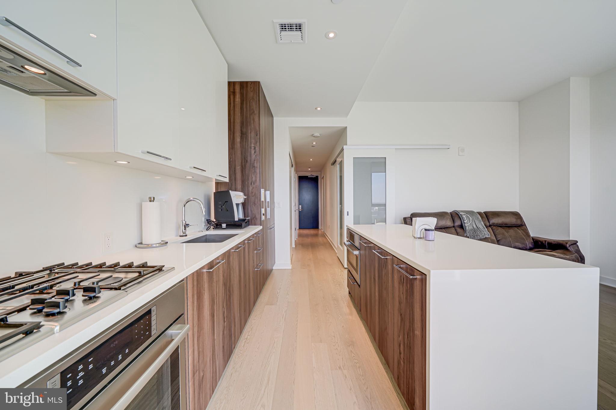 THE VERSE CONDO - Residential Lease