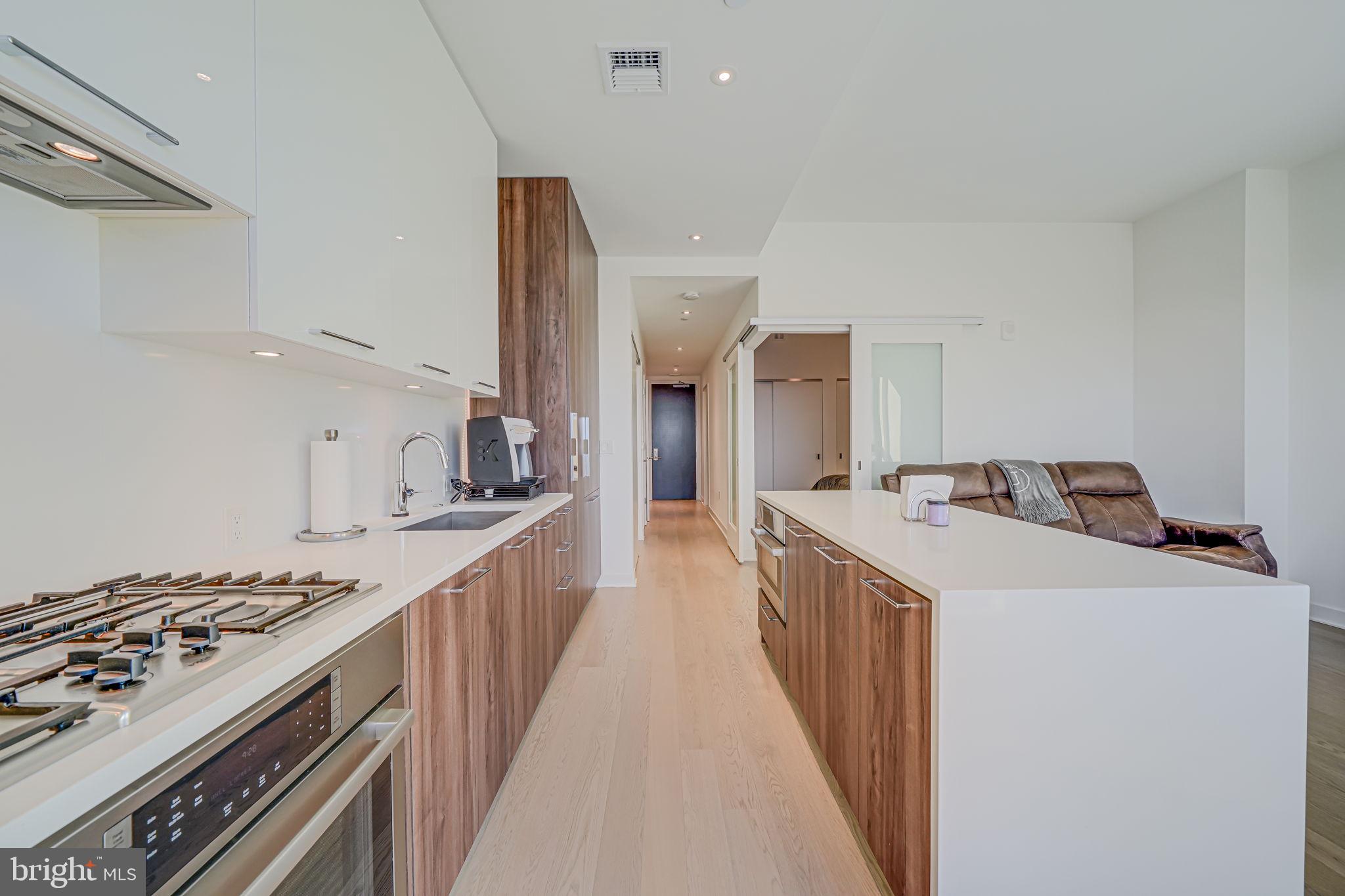 THE VERSE CONDO - Residential Lease