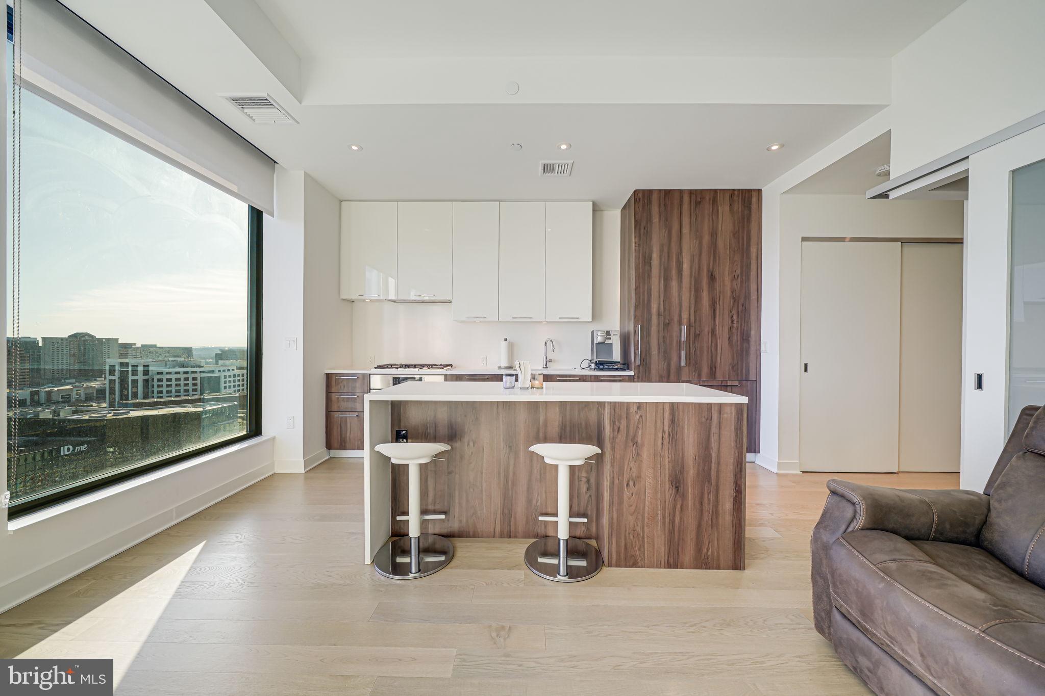 THE VERSE CONDO - Residential Lease