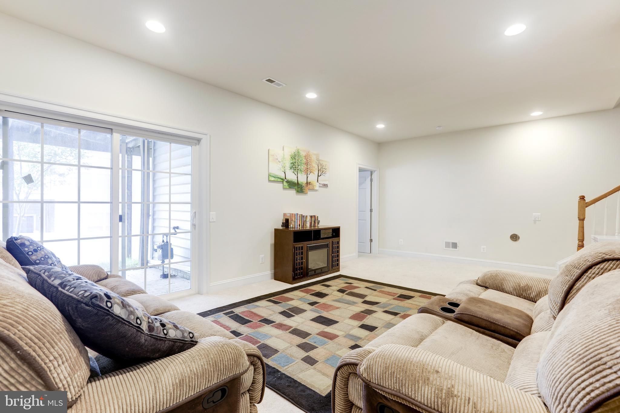 EAST GATE - Residential Lease